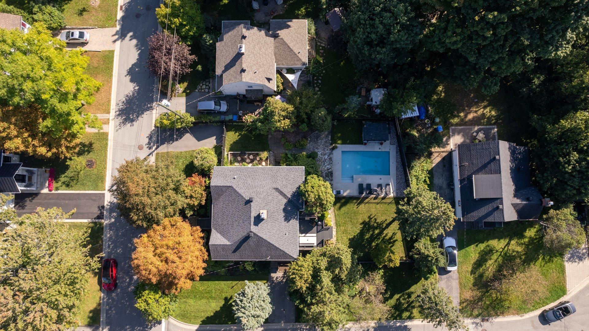 









96


Av. Drayton

,
Pointe-Claire,




QC
H9S4V7

