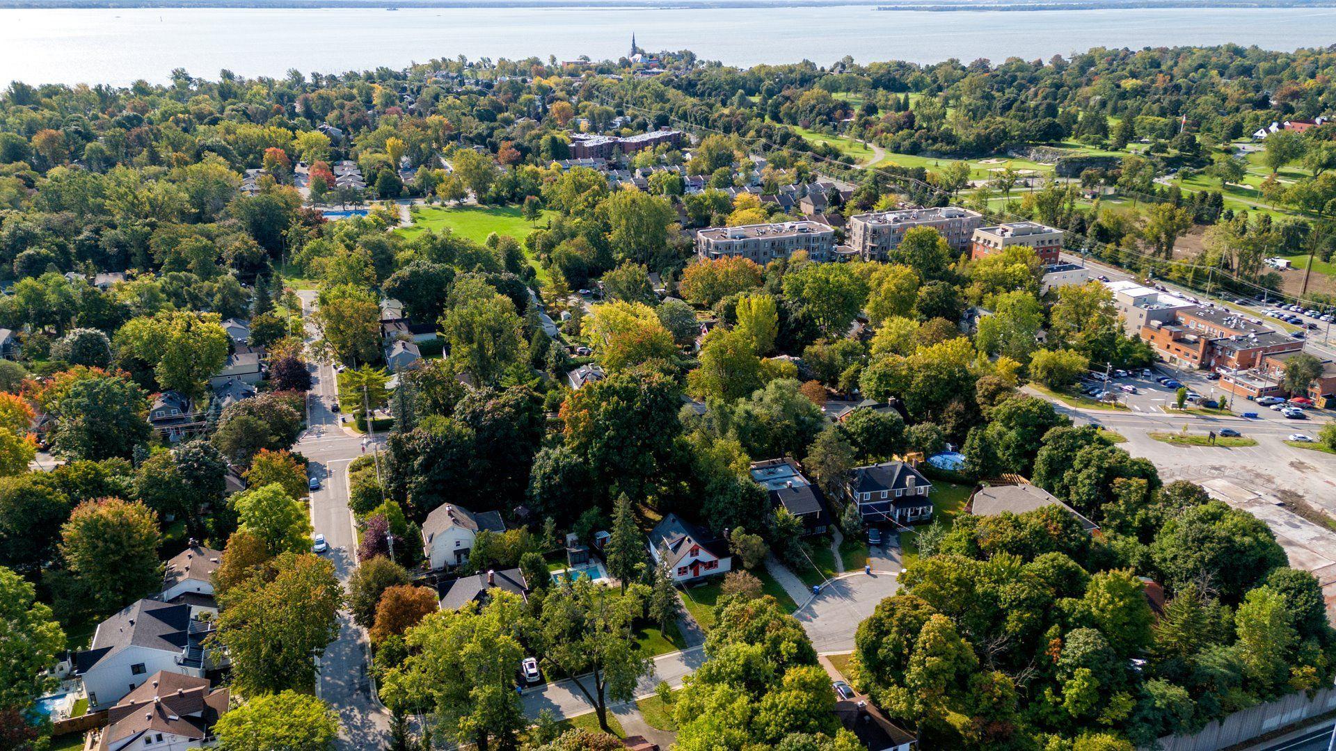 









96


Av. Drayton

,
Pointe-Claire,




QC
H9S4V7


