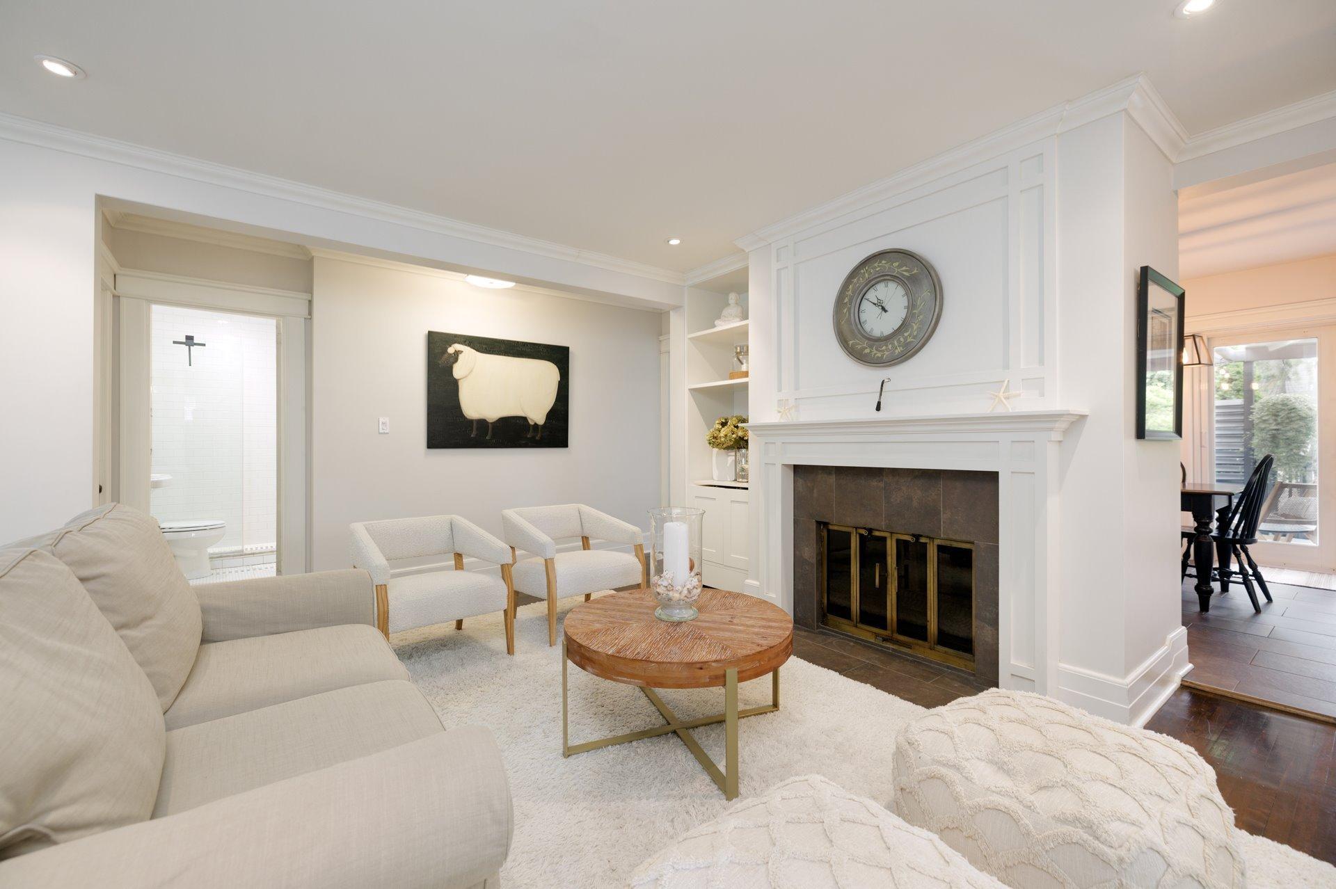 









96


Av. Drayton

,
Pointe-Claire,




QC
H9S4V7

