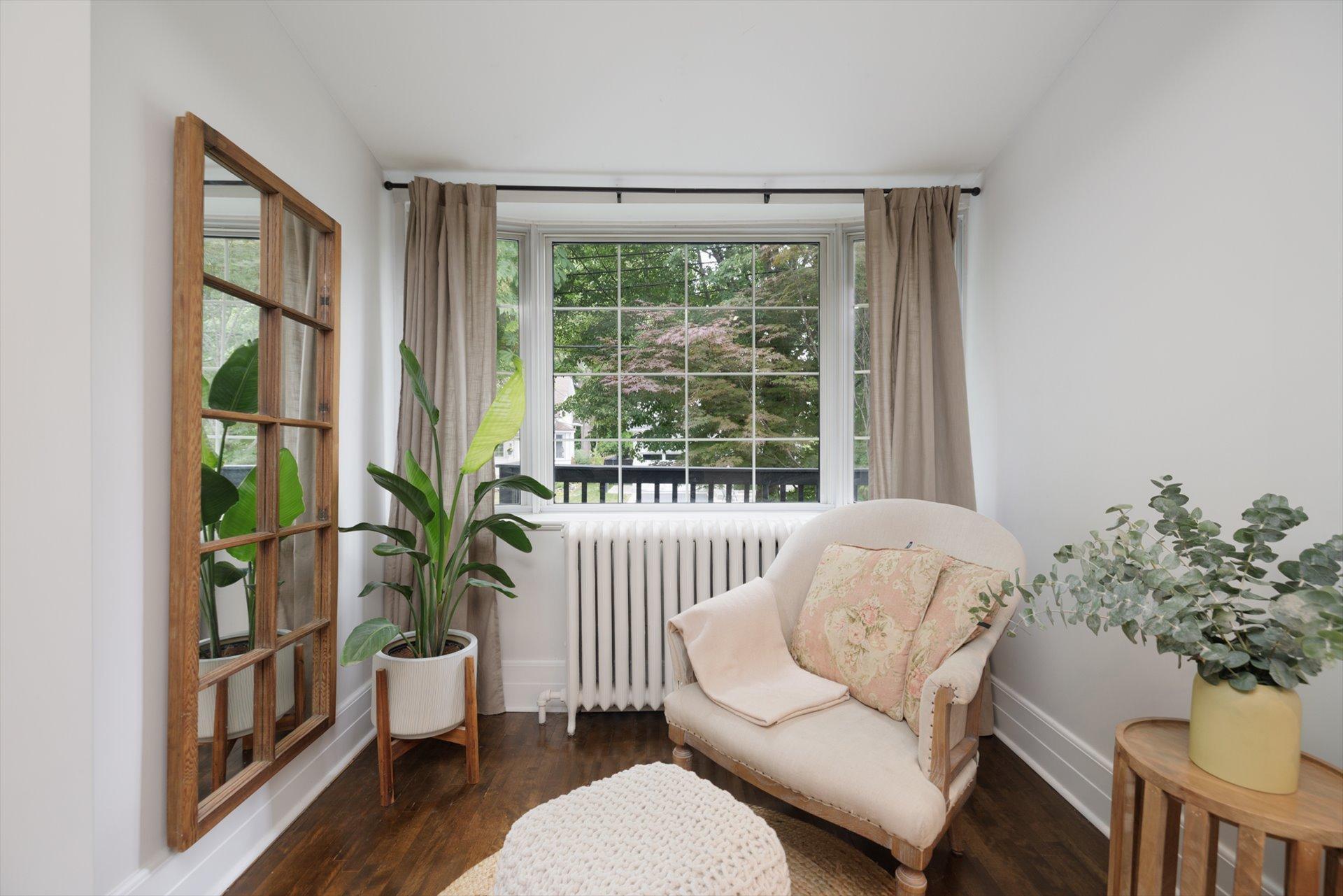 









96


Av. Drayton

,
Pointe-Claire,




QC
H9S4V7

