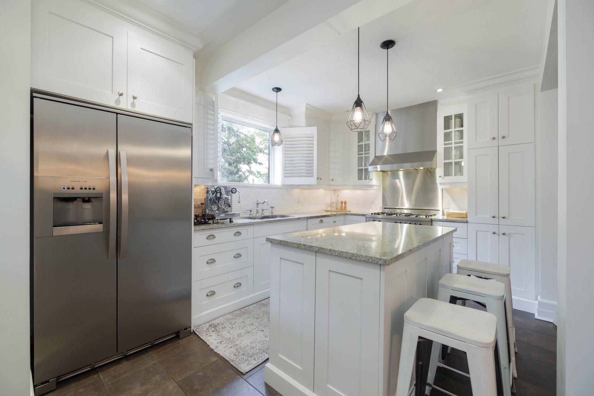









96


Av. Drayton

,
Pointe-Claire,




QC
H9S4V7

