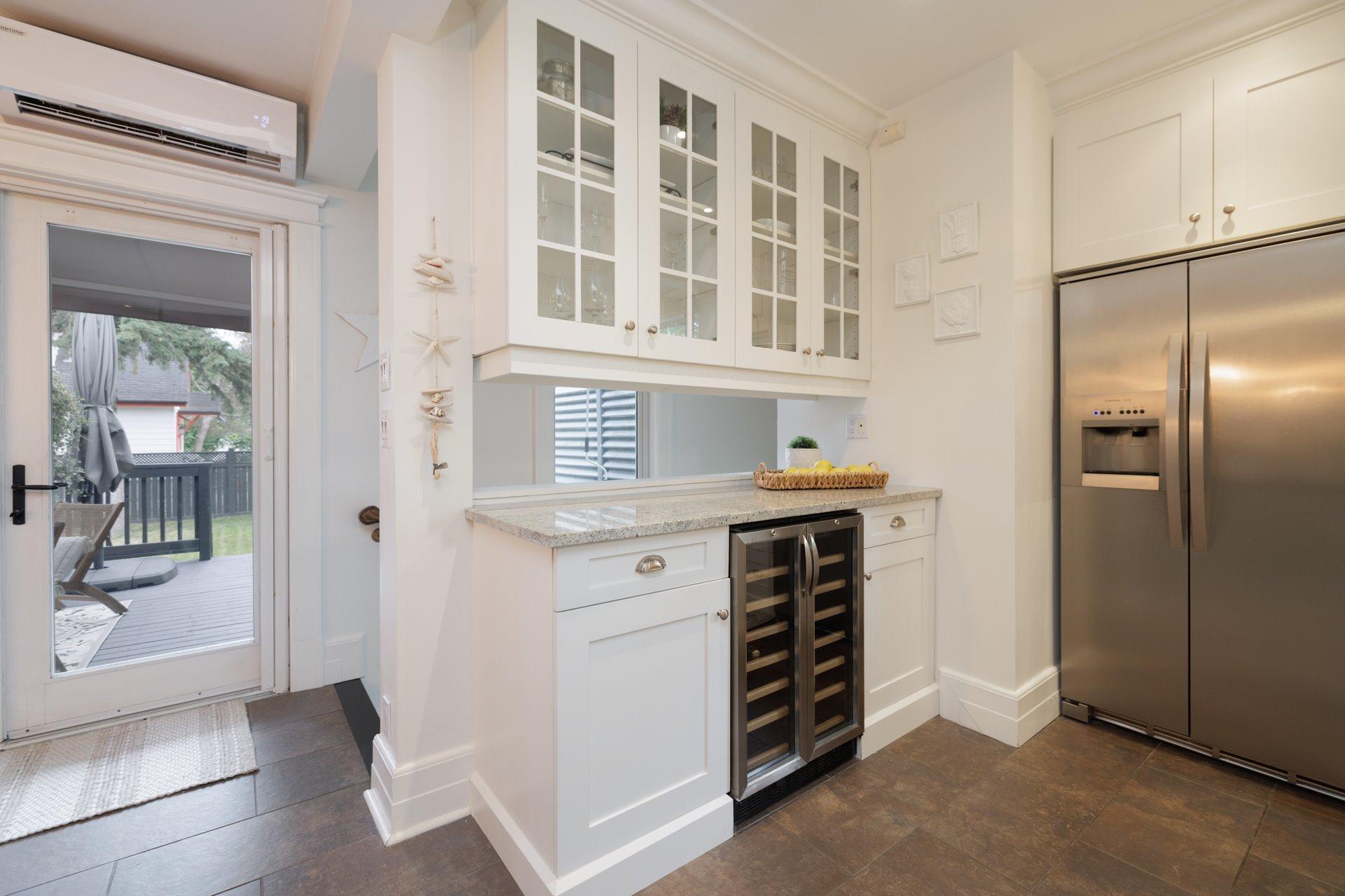 









96


Av. Drayton

,
Pointe-Claire,




QC
H9S4V7

