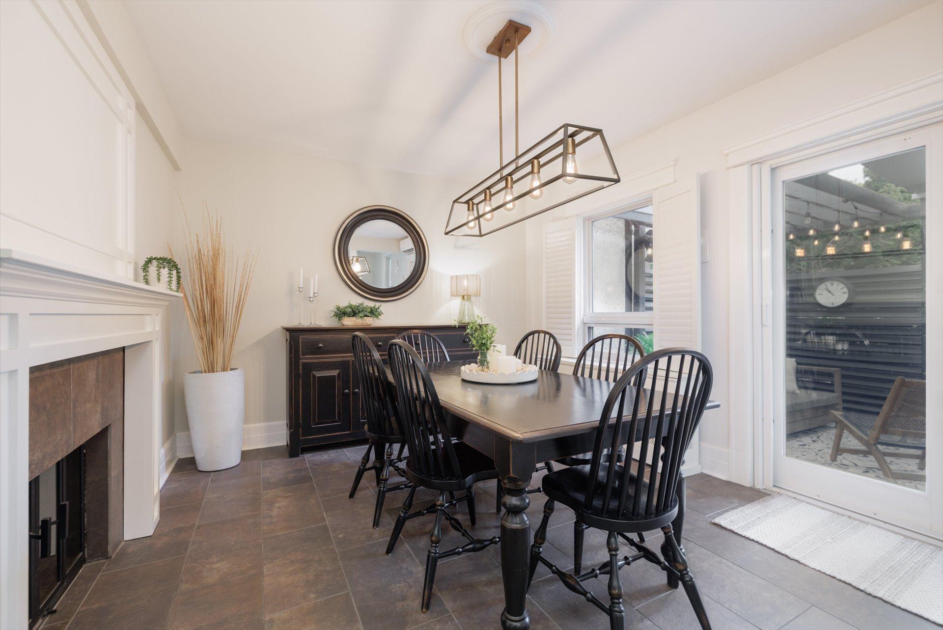 









96


Av. Drayton

,
Pointe-Claire,




QC
H9S4V7

