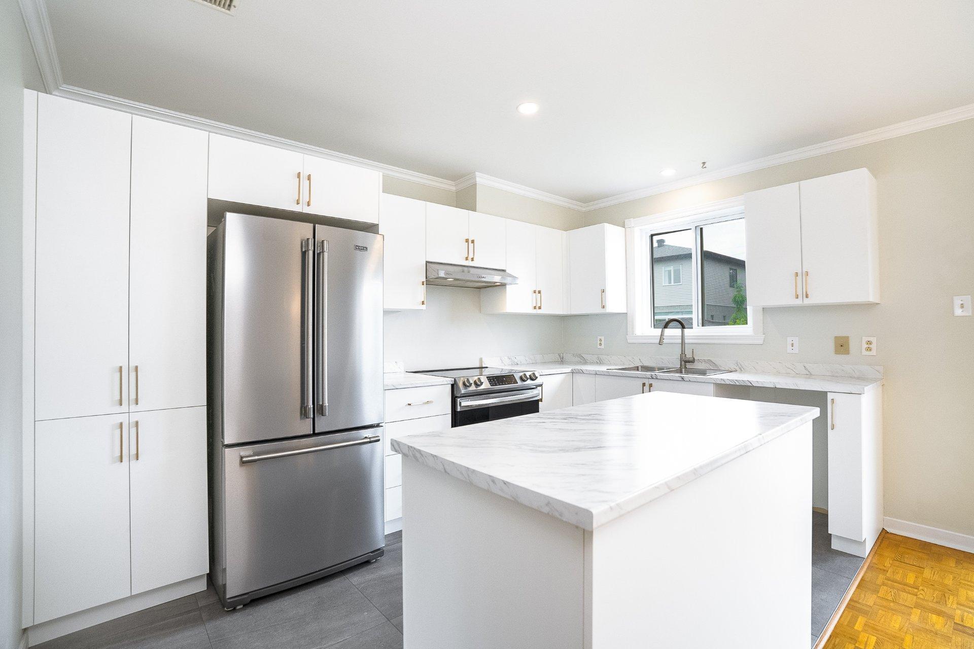 









5647


Rue Auclair

,
Brossard,




QC
J4Z1J4

