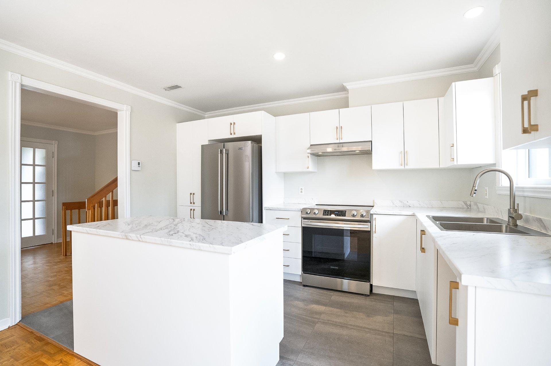 









5647


Rue Auclair

,
Brossard,




QC
J4Z1J4

