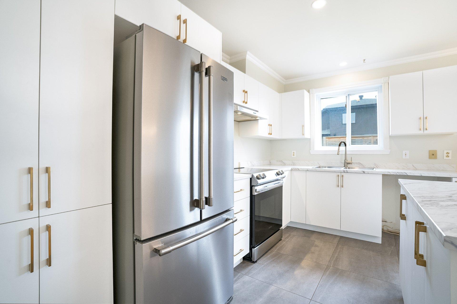 









5647


Rue Auclair

,
Brossard,




QC
J4Z1J4

