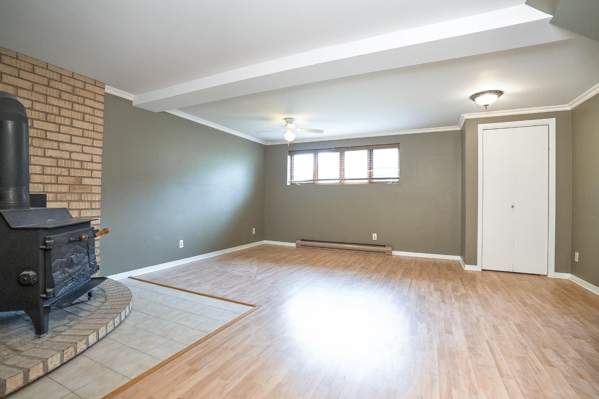 









5647


Rue Auclair

,
Brossard,




QC
J4Z1J4

