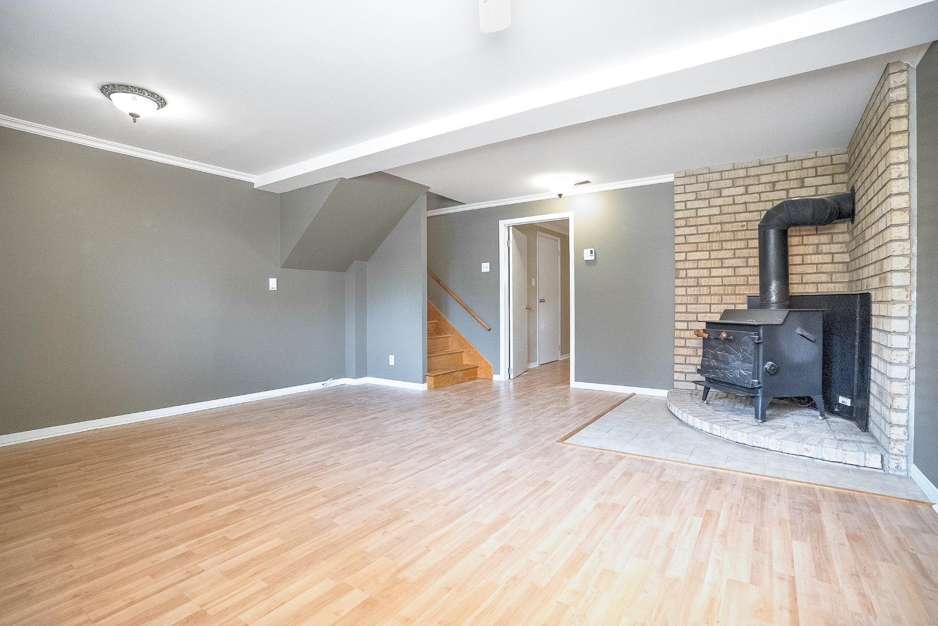 









5647


Rue Auclair

,
Brossard,




QC
J4Z1J4

