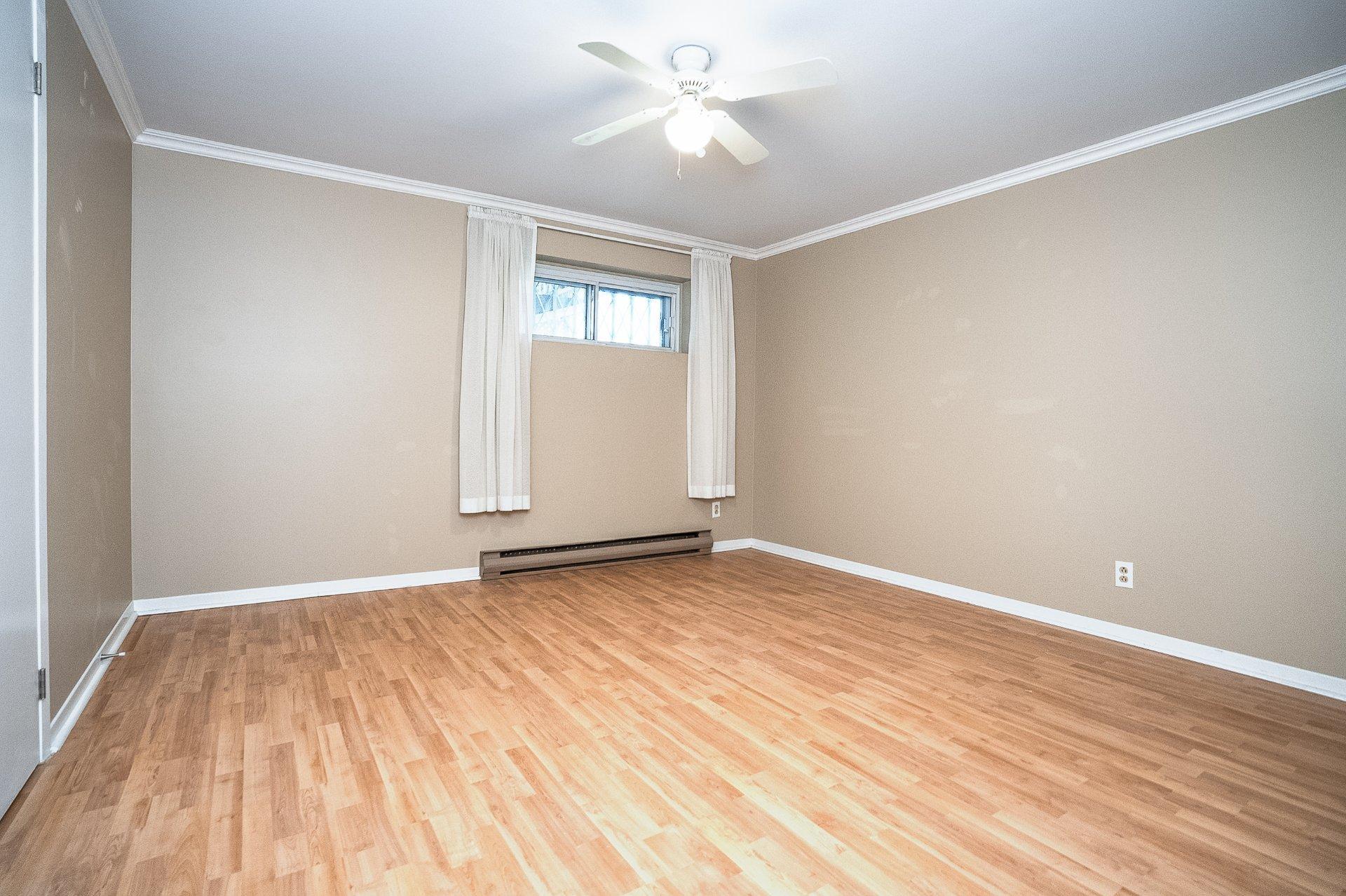 









5647


Rue Auclair

,
Brossard,




QC
J4Z1J4

