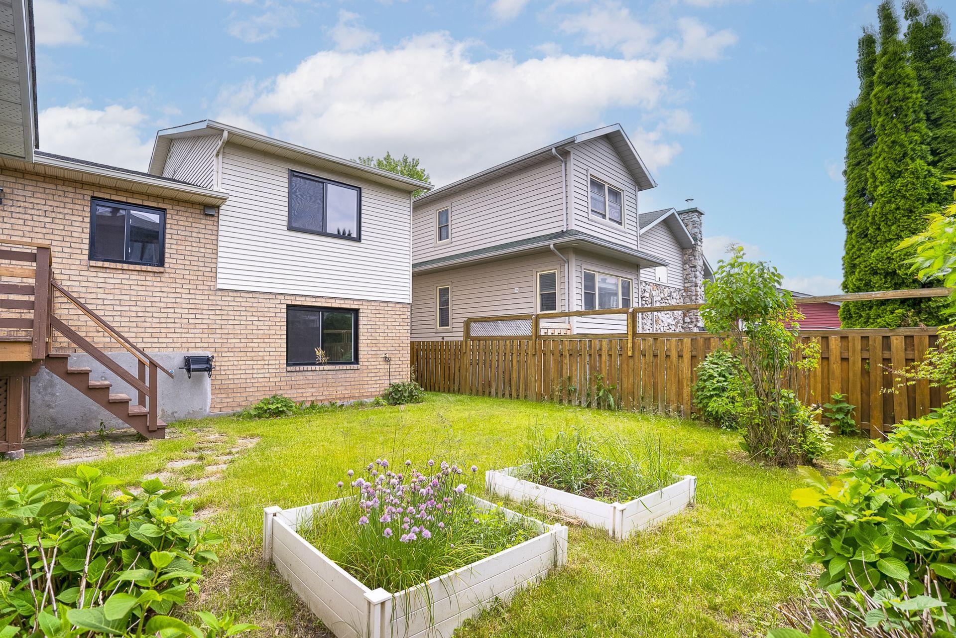









5647


Rue Auclair

,
Brossard,




QC
J4Z1J4

