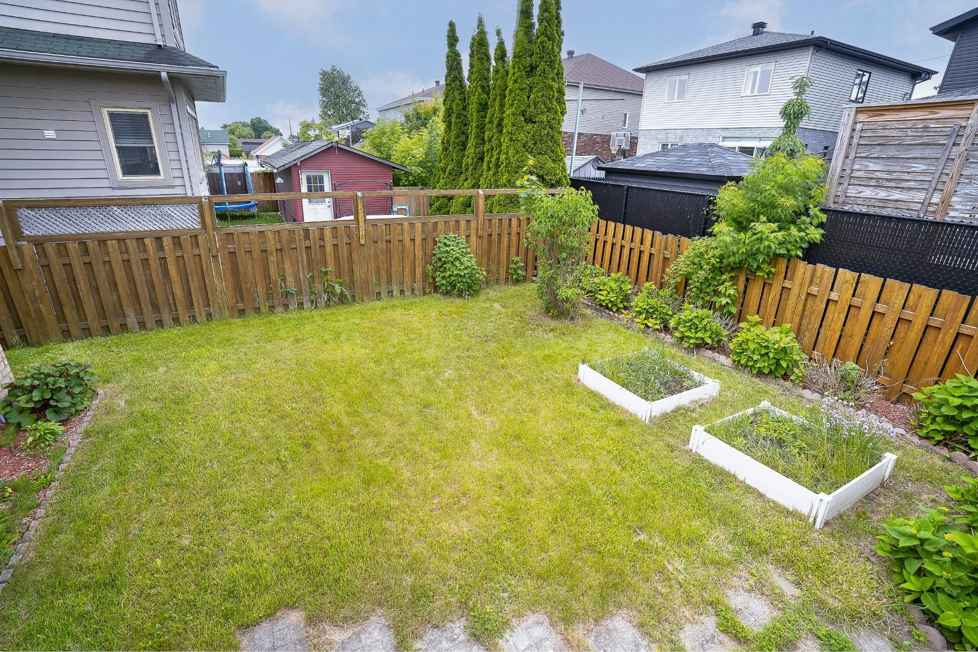 









5647


Rue Auclair

,
Brossard,




QC
J4Z1J4

