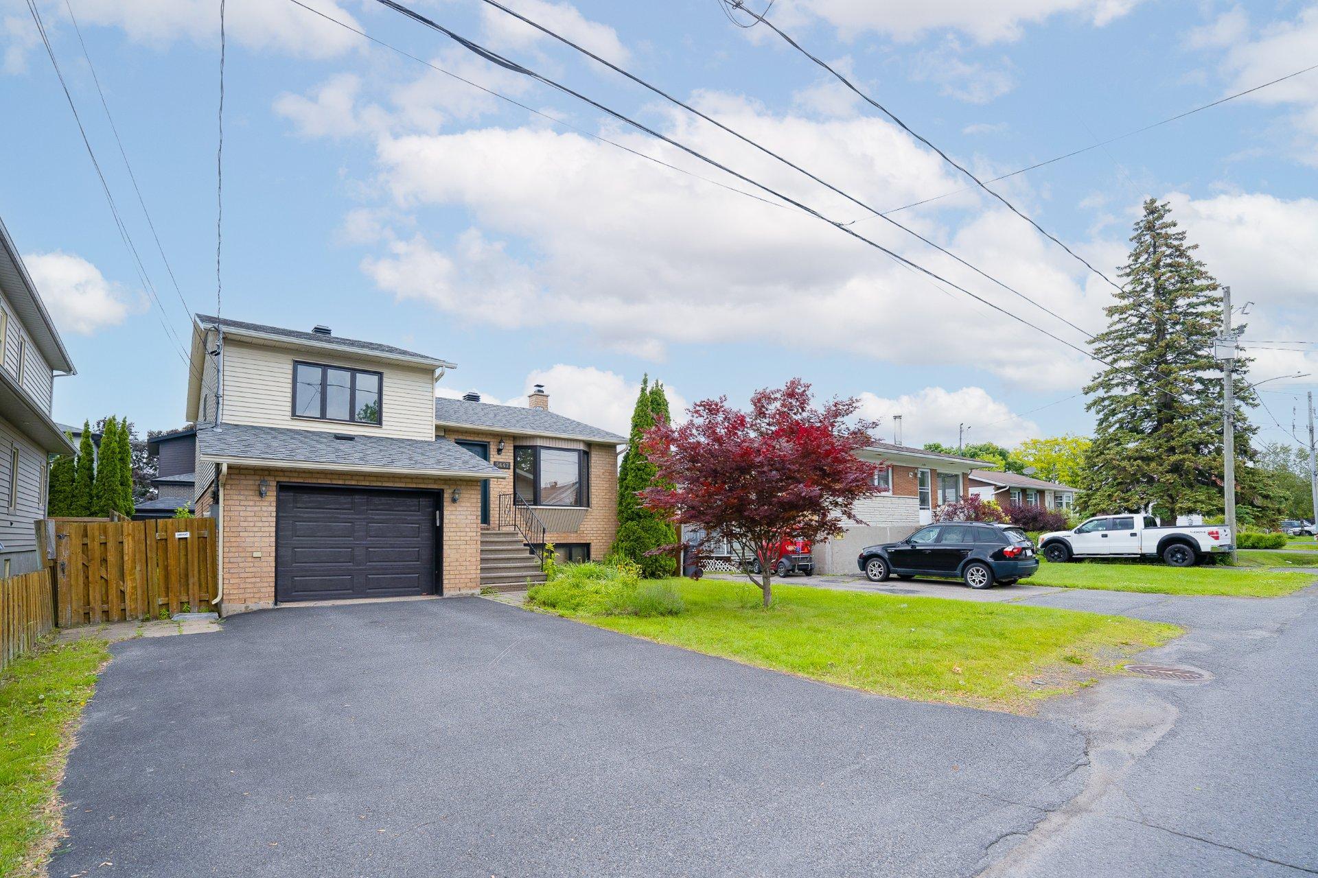 









5647


Rue Auclair

,
Brossard,




QC
J4Z1J4

