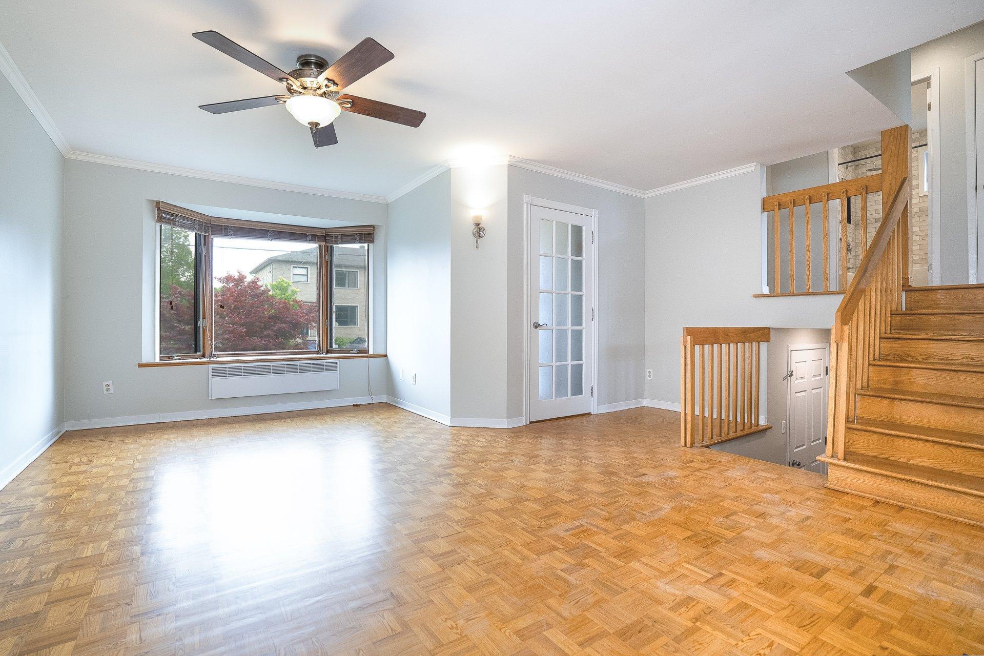 









5647


Rue Auclair

,
Brossard,




QC
J4Z1J4

