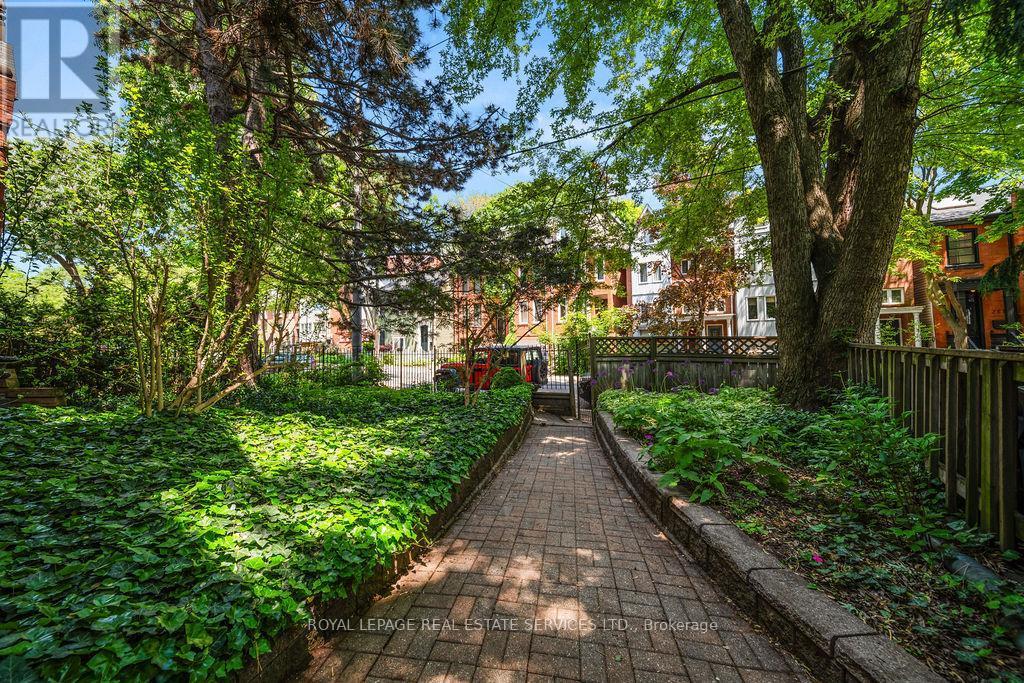 












206 BERKELEY STREET

,
Toronto,




Ontario
M5A2X4

