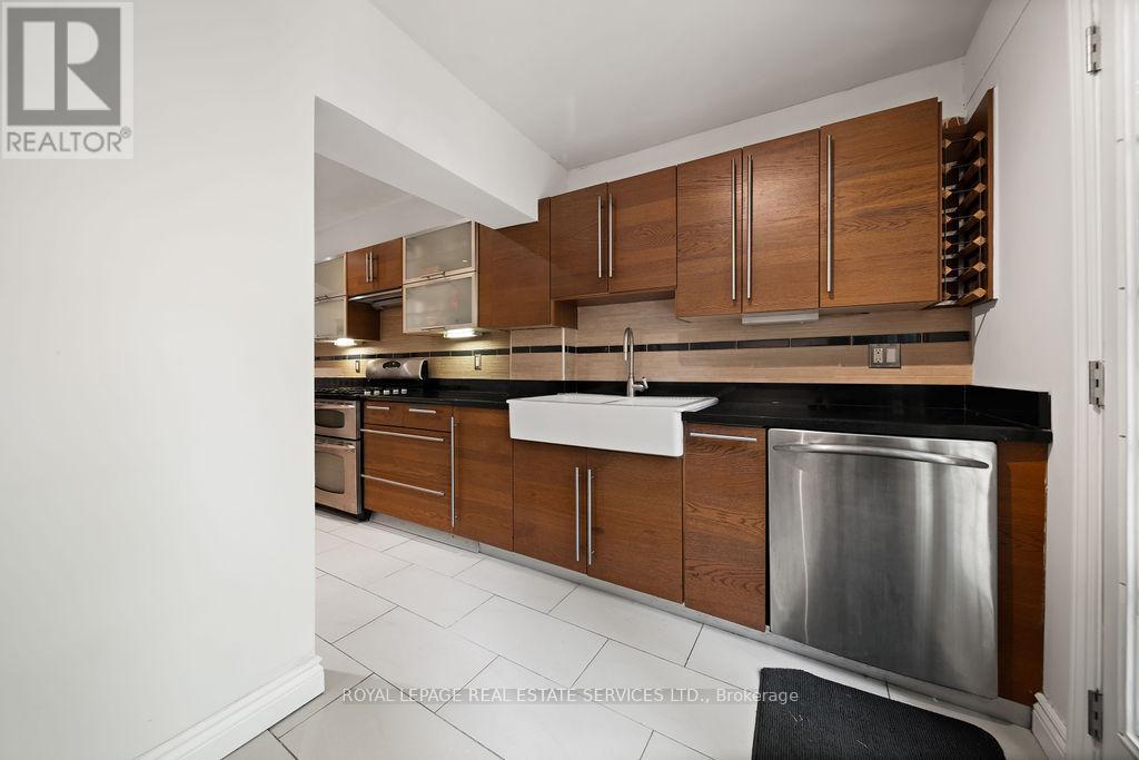 












206 BERKELEY STREET

,
Toronto,




Ontario
M5A2X4

