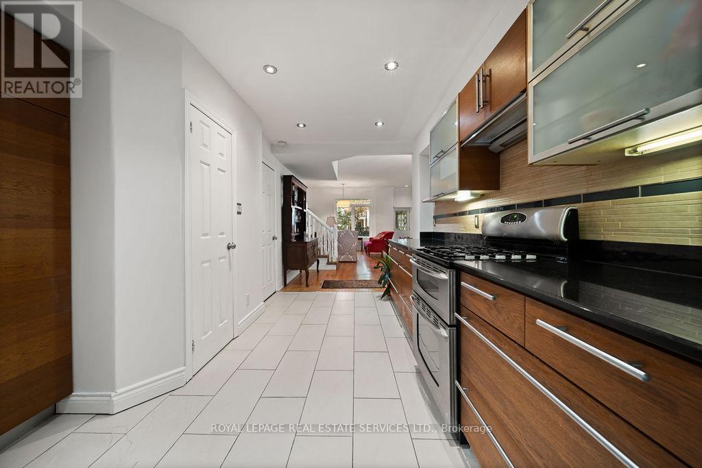 












206 BERKELEY STREET

,
Toronto,




Ontario
M5A2X4

