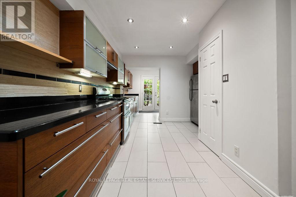 












206 BERKELEY STREET

,
Toronto,




Ontario
M5A2X4

