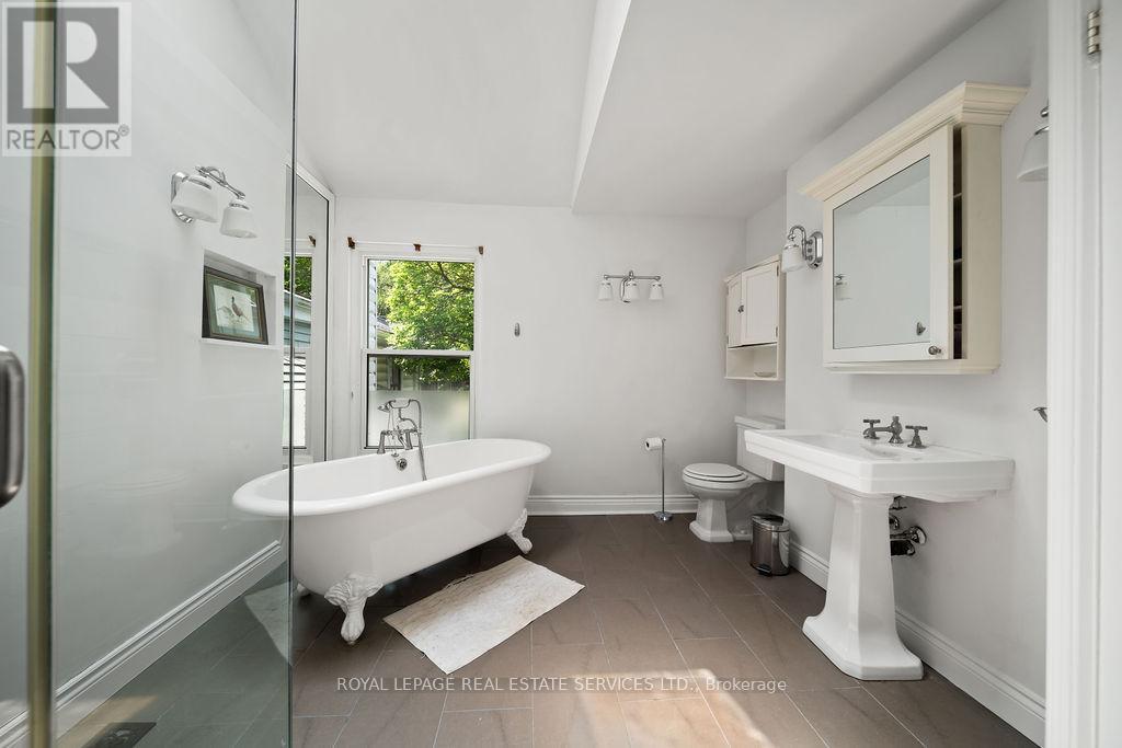 












206 BERKELEY STREET

,
Toronto,




Ontario
M5A2X4

