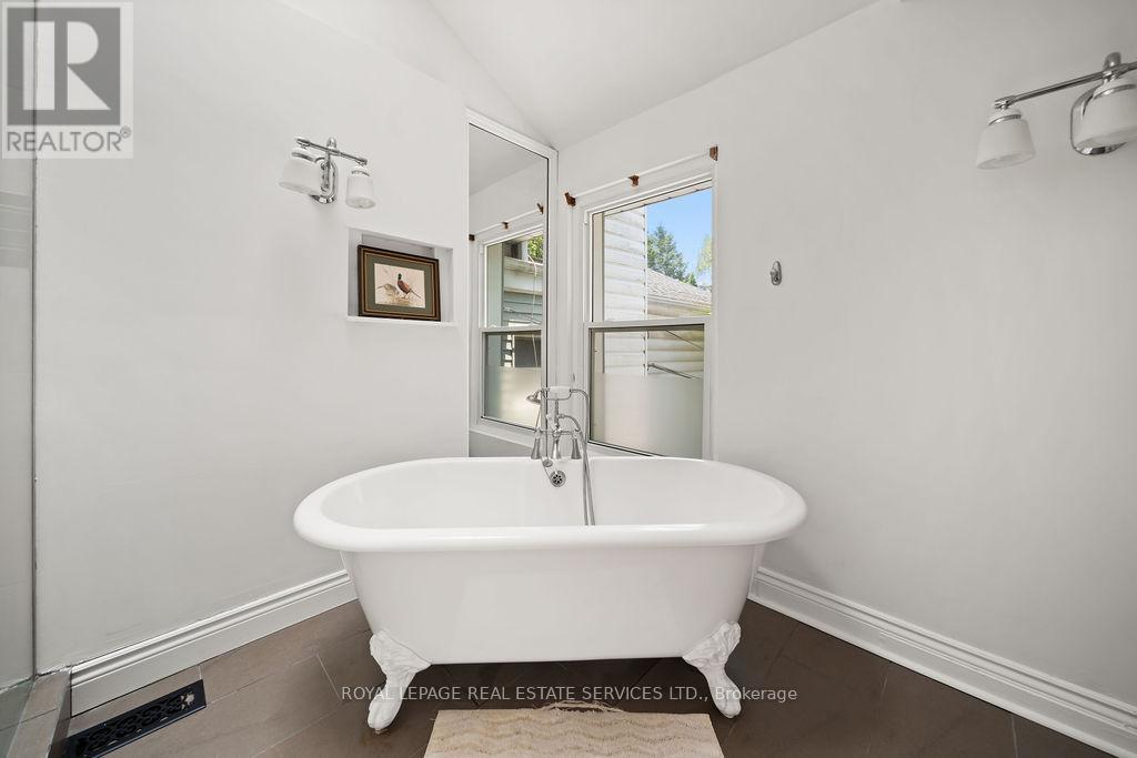 












206 BERKELEY STREET

,
Toronto,




Ontario
M5A2X4

