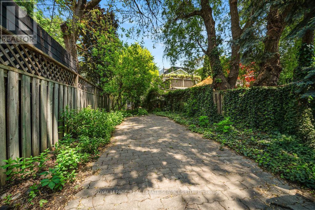 












206 BERKELEY STREET

,
Toronto,




Ontario
M5A2X4

