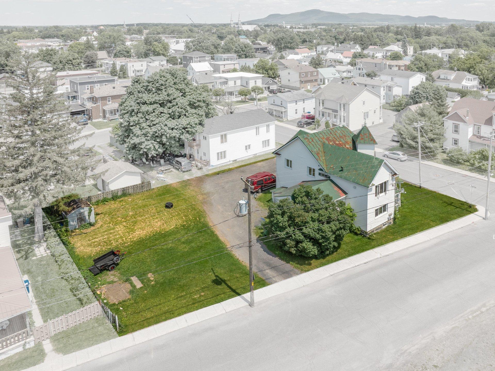 









838


Rue St-Charles

,
Marieville,







QC
J3M1N9

