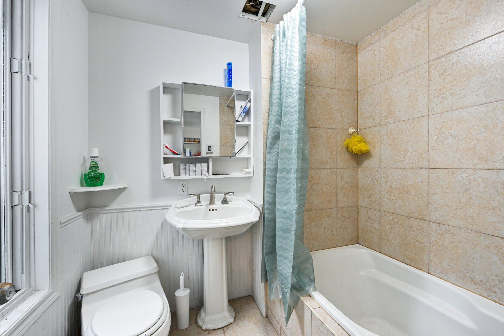 









838


Rue St-Charles

,
Marieville,







QC
J3M1N9

