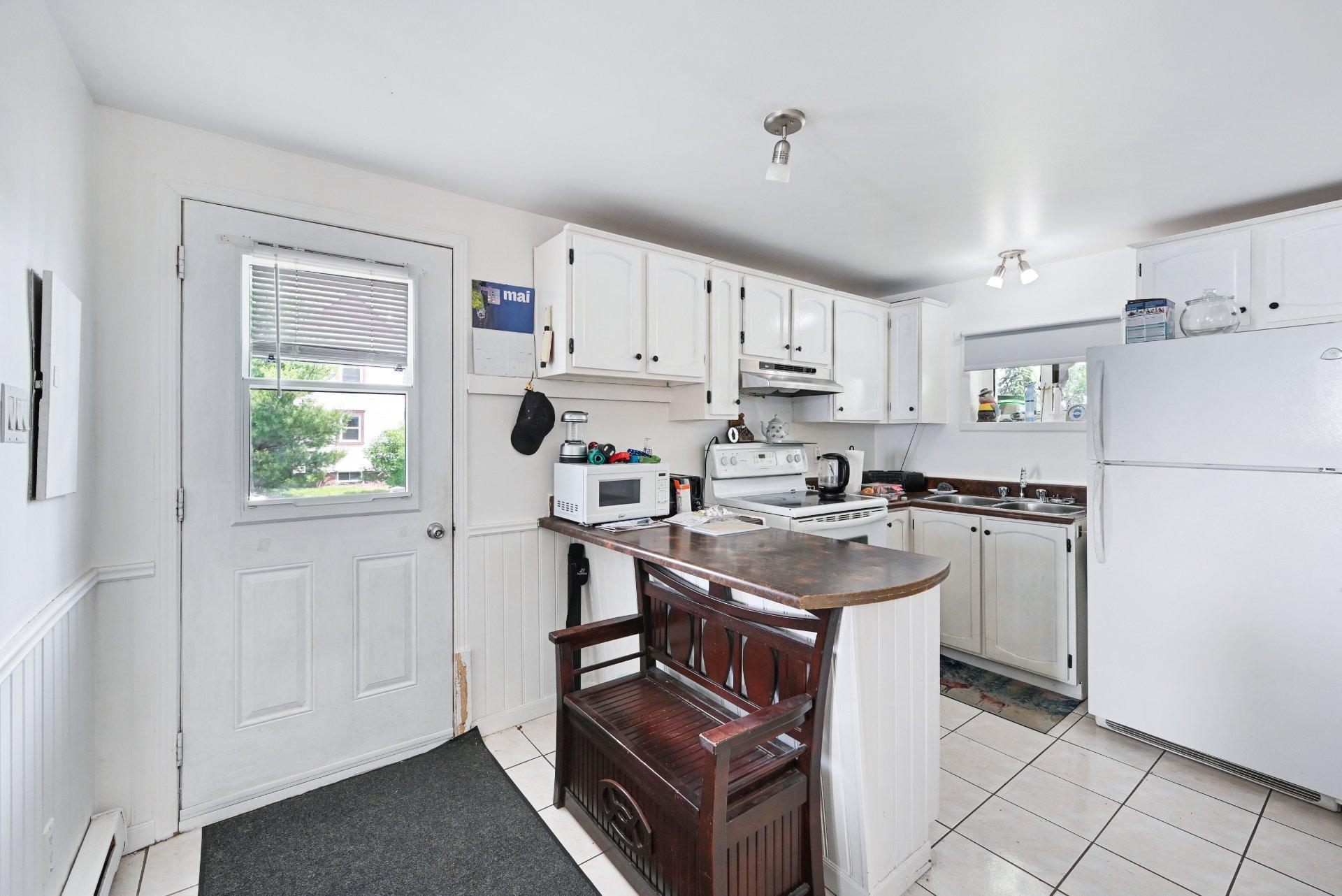 









838


Rue St-Charles

,
Marieville,







QC
J3M1N9

