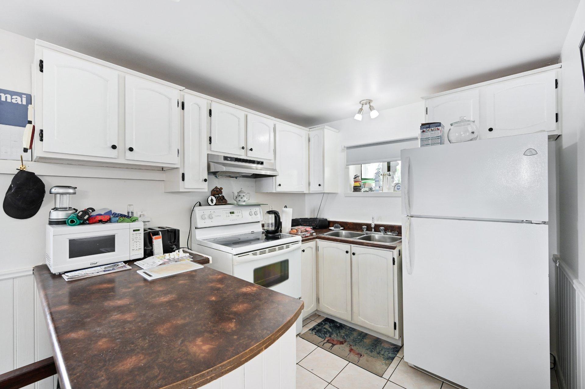 









838


Rue St-Charles

,
Marieville,







QC
J3M1N9

