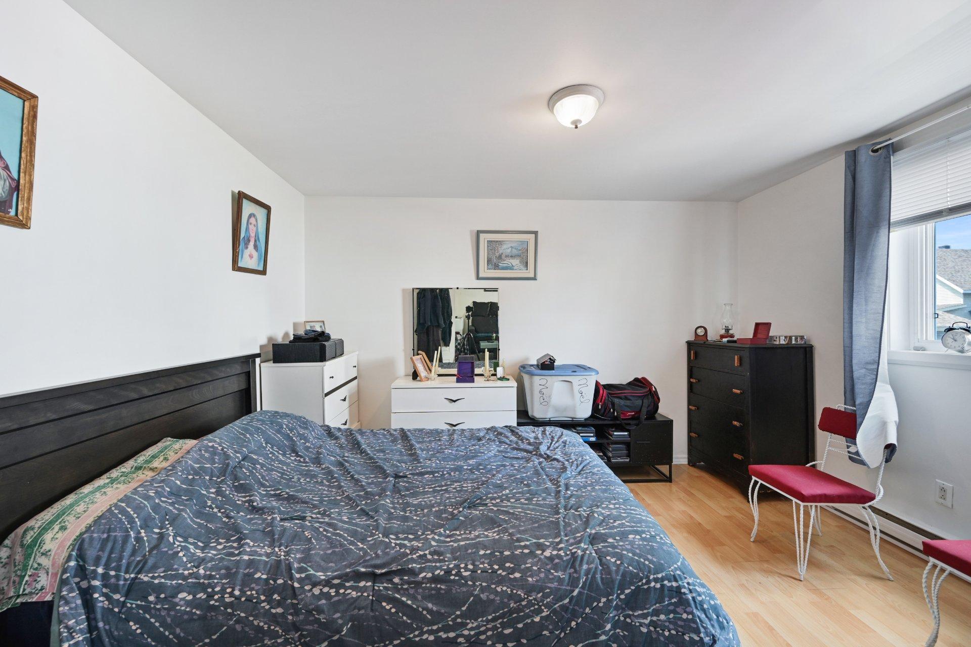 









838


Rue St-Charles

,
Marieville,







QC
J3M1N9

