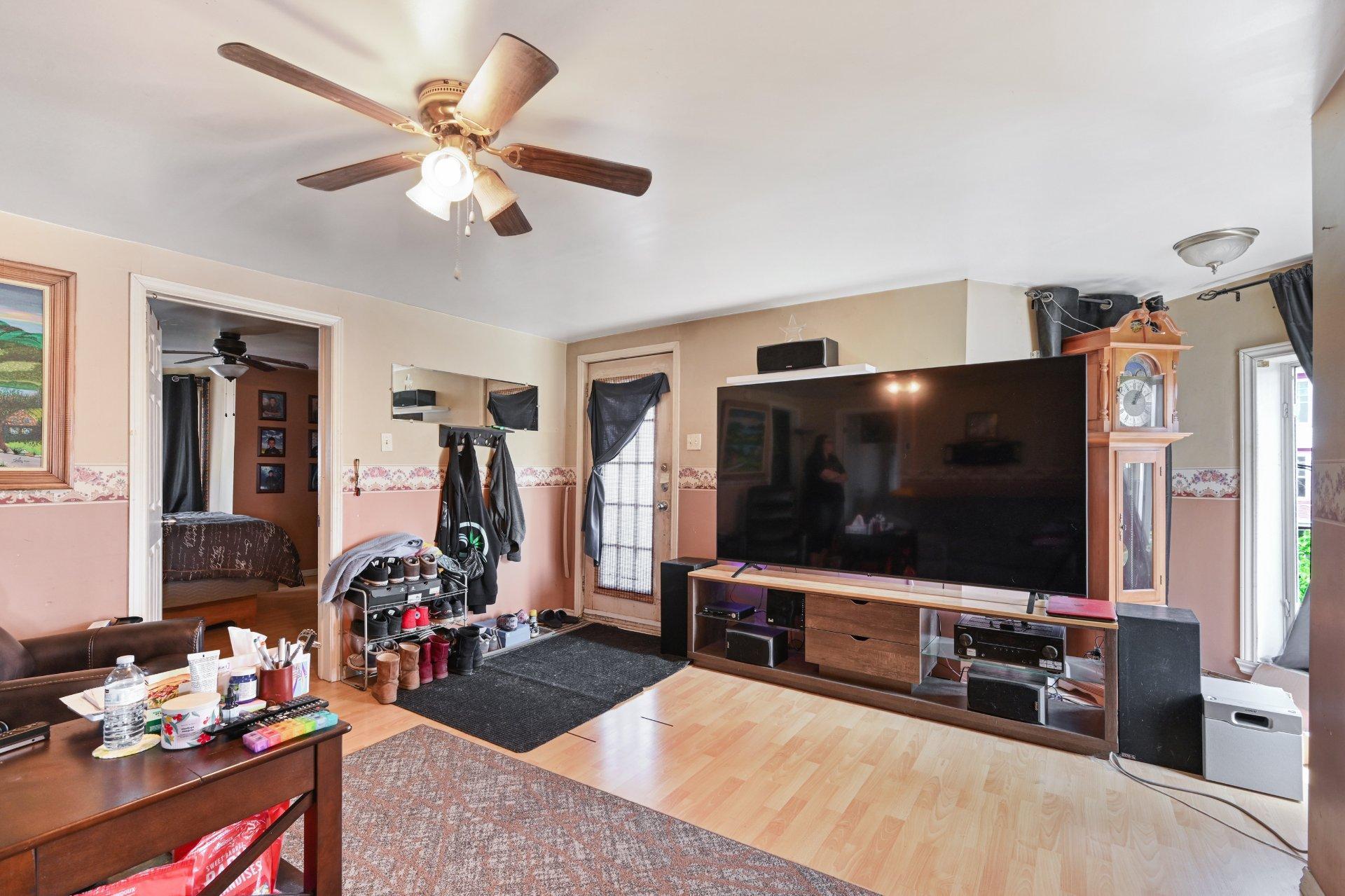 









838


Rue St-Charles

,
Marieville,







QC
J3M1N9

