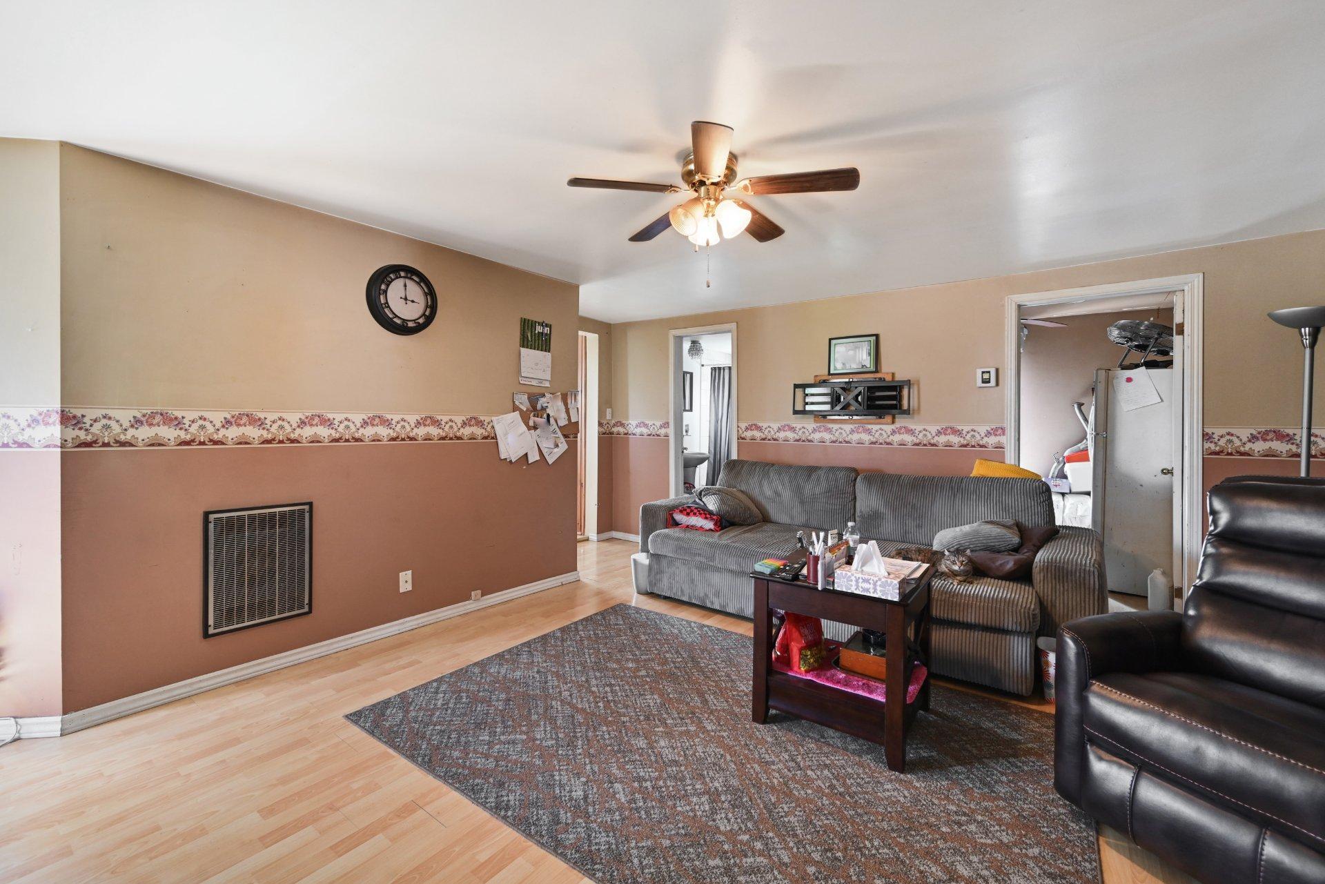 









838


Rue St-Charles

,
Marieville,







QC
J3M1N9

