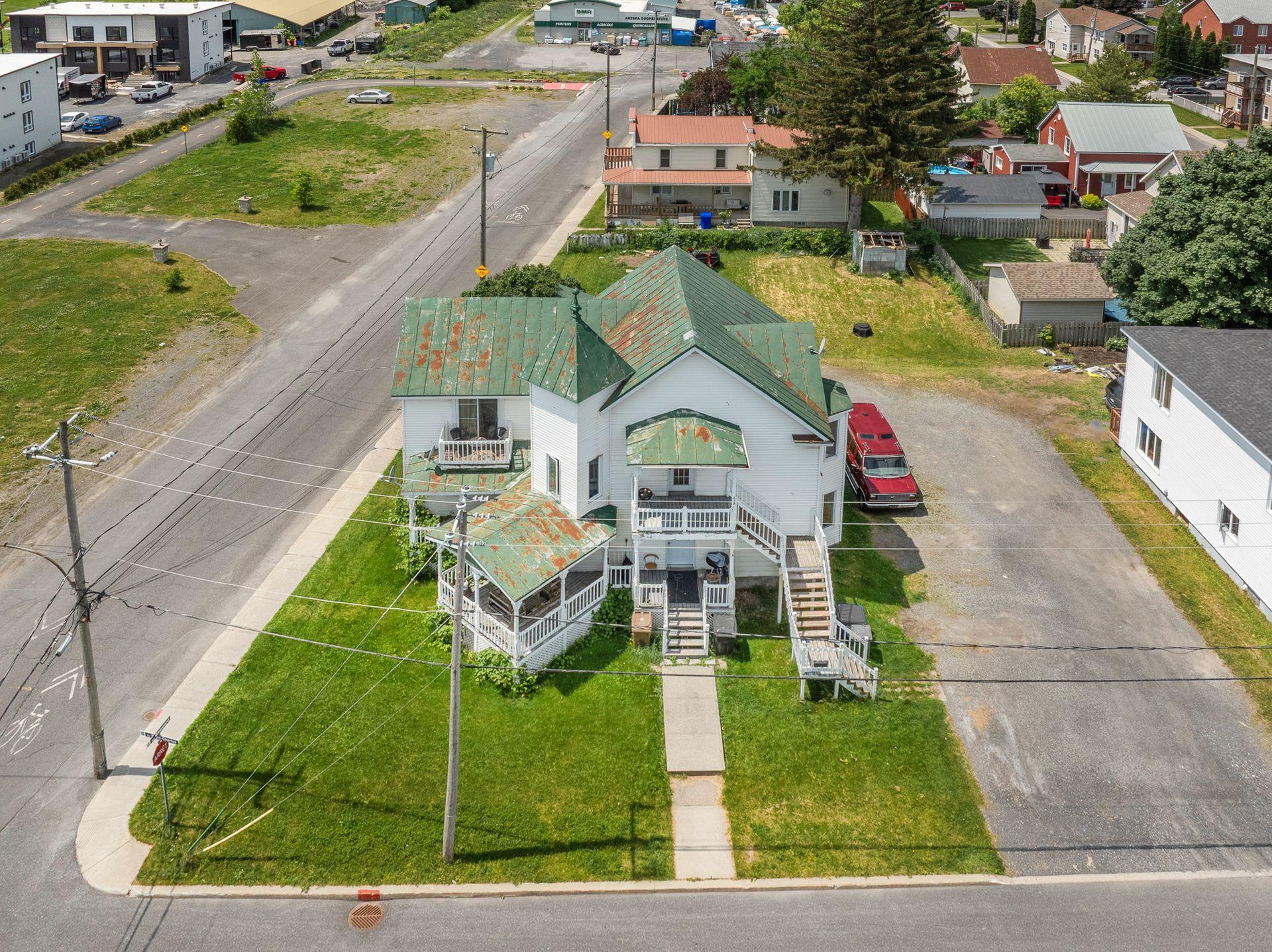 









838


Rue St-Charles

,
Marieville,







QC
J3M1N9

