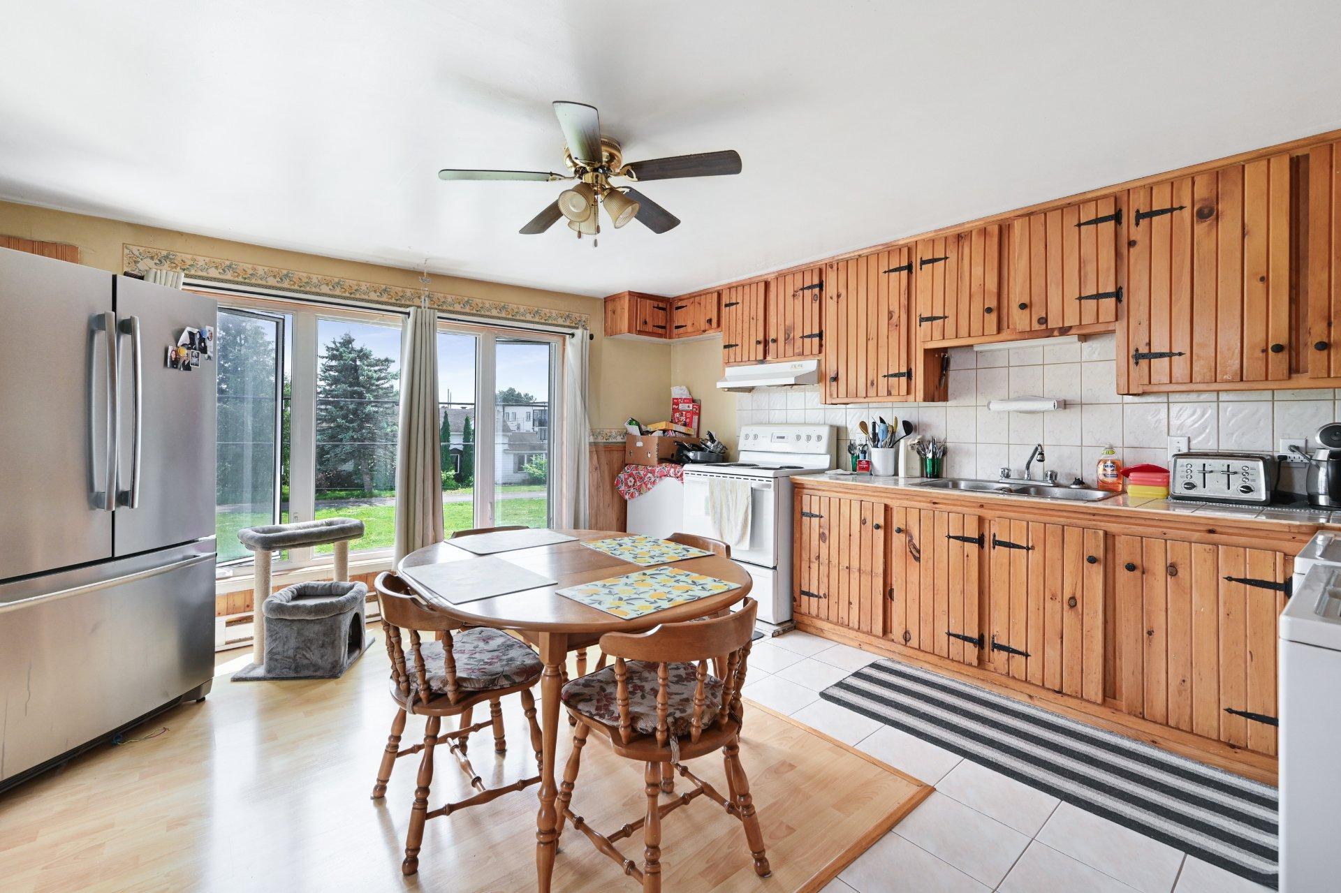 









838


Rue St-Charles

,
Marieville,







QC
J3M1N9

