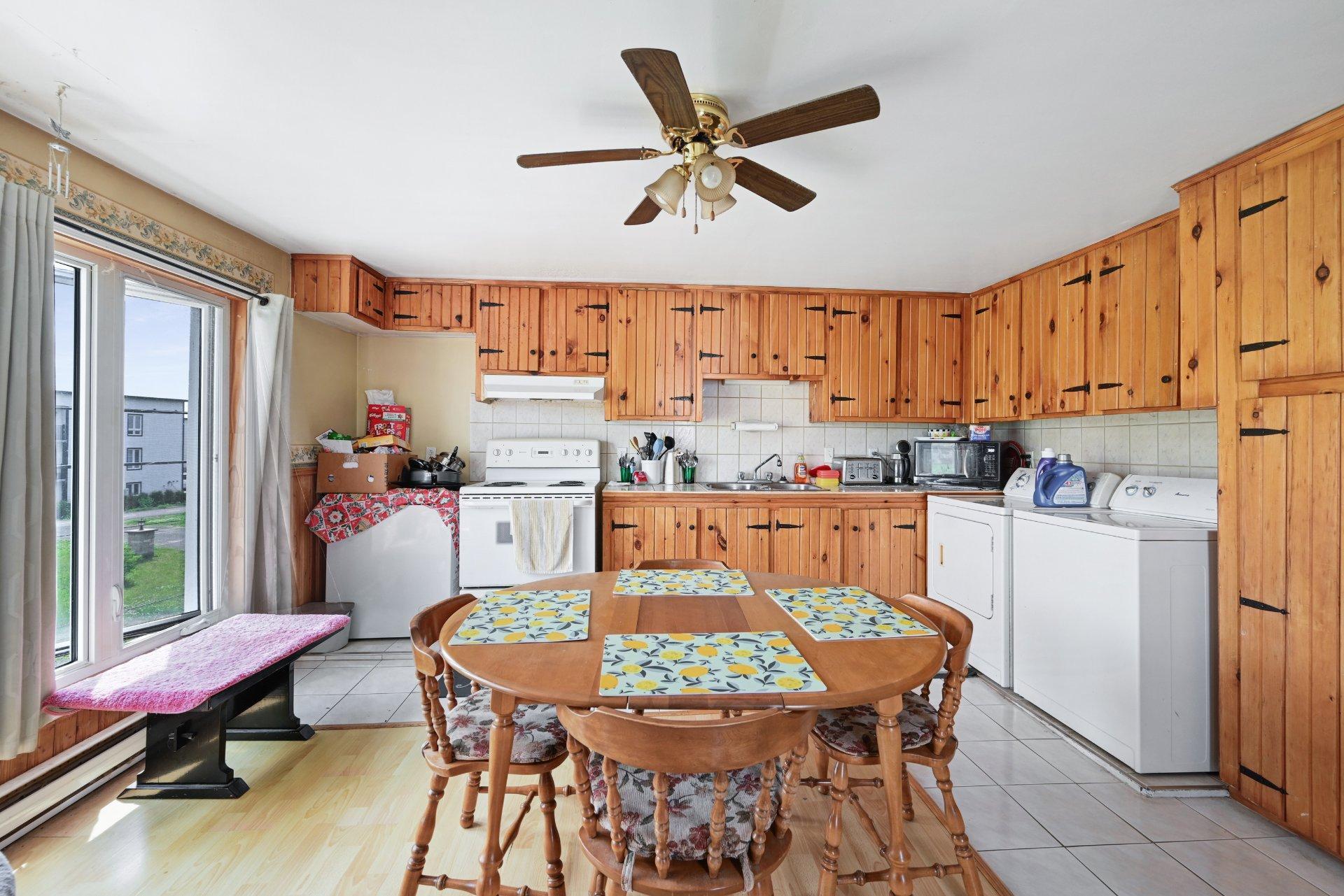 









838


Rue St-Charles

,
Marieville,







QC
J3M1N9

