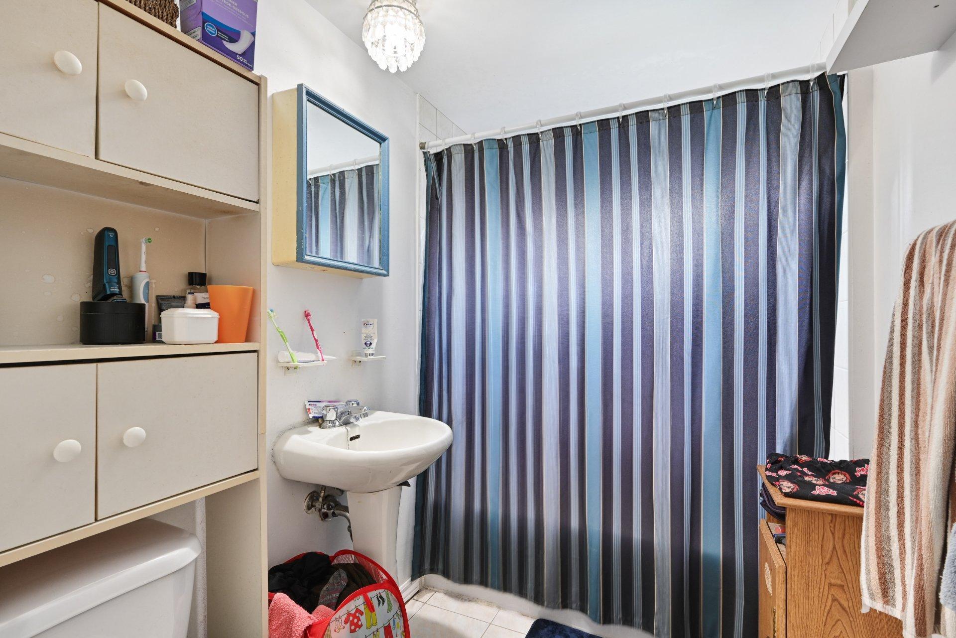 









838


Rue St-Charles

,
Marieville,







QC
J3M1N9

