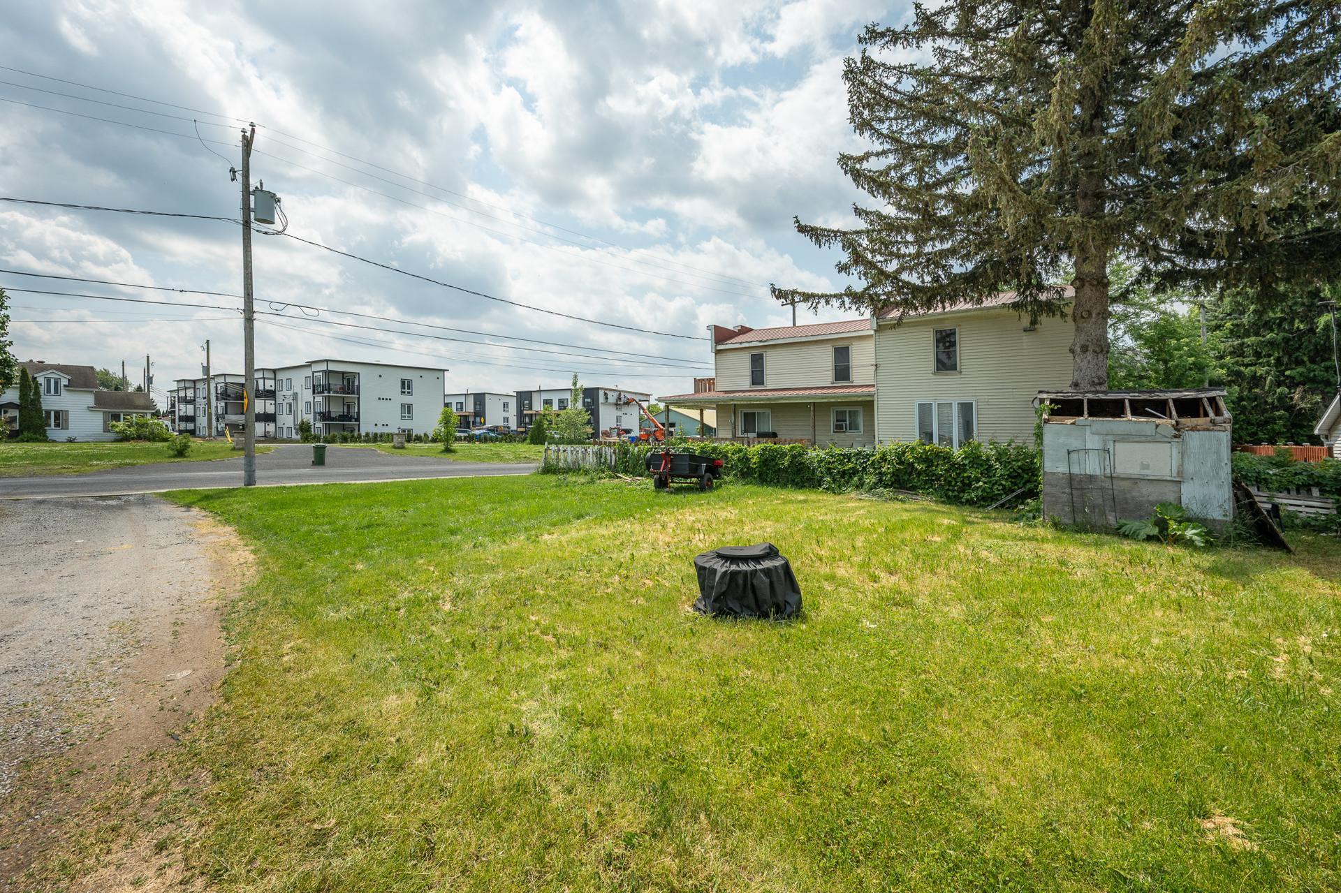 









838


Rue St-Charles

,
Marieville,







QC
J3M1N9

