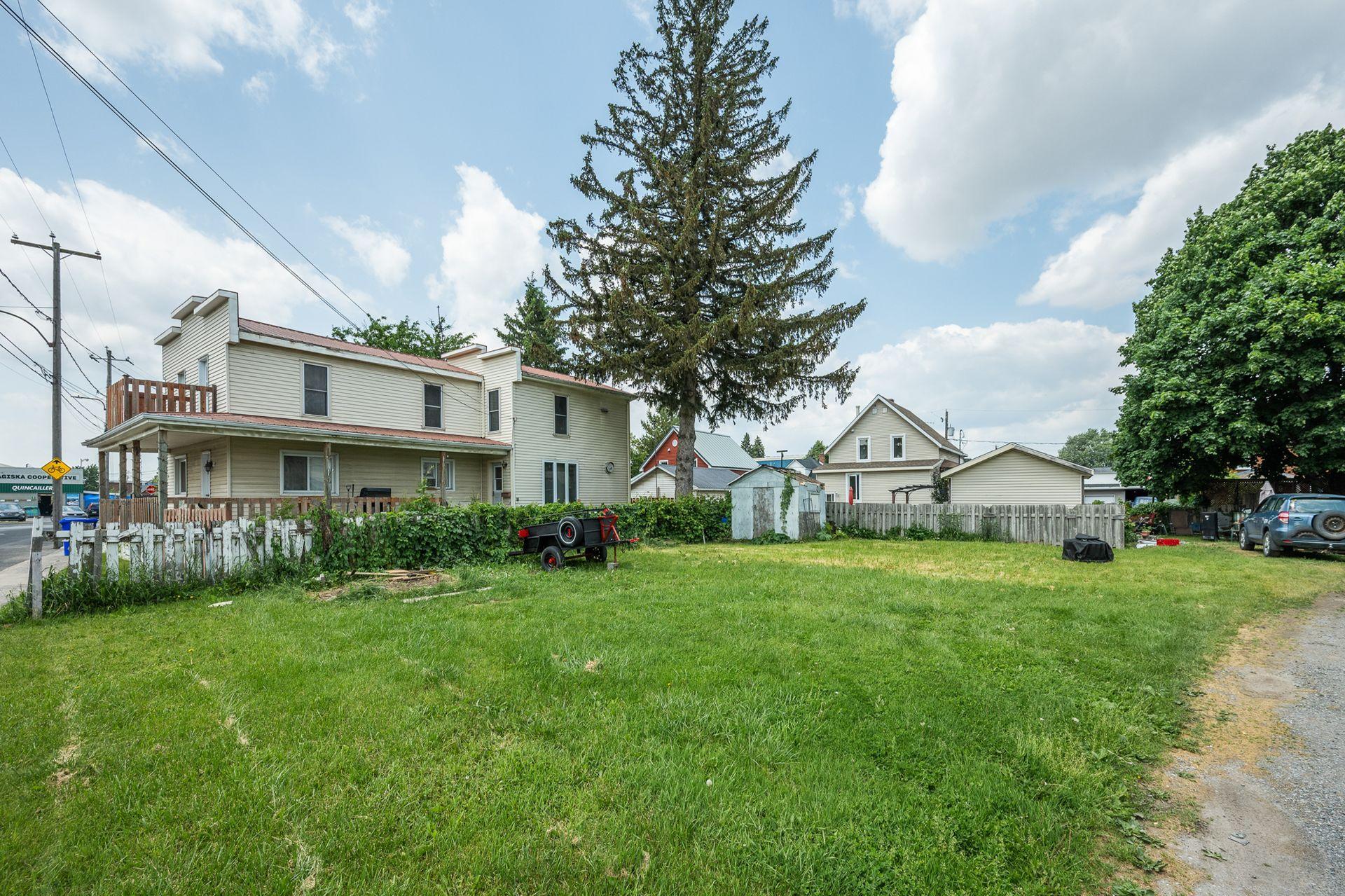 









838


Rue St-Charles

,
Marieville,







QC
J3M1N9

