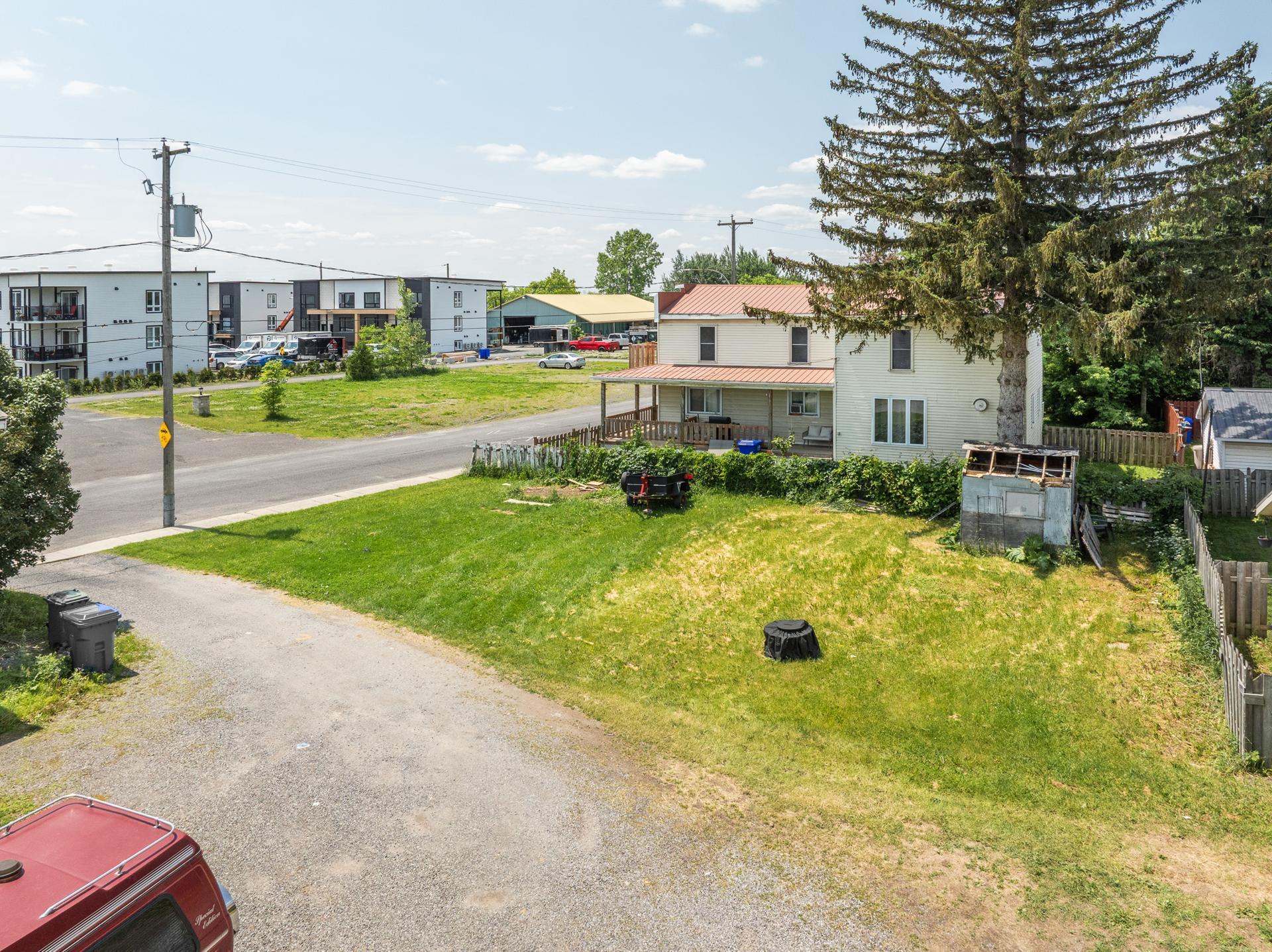 









838


Rue St-Charles

,
Marieville,







QC
J3M1N9

