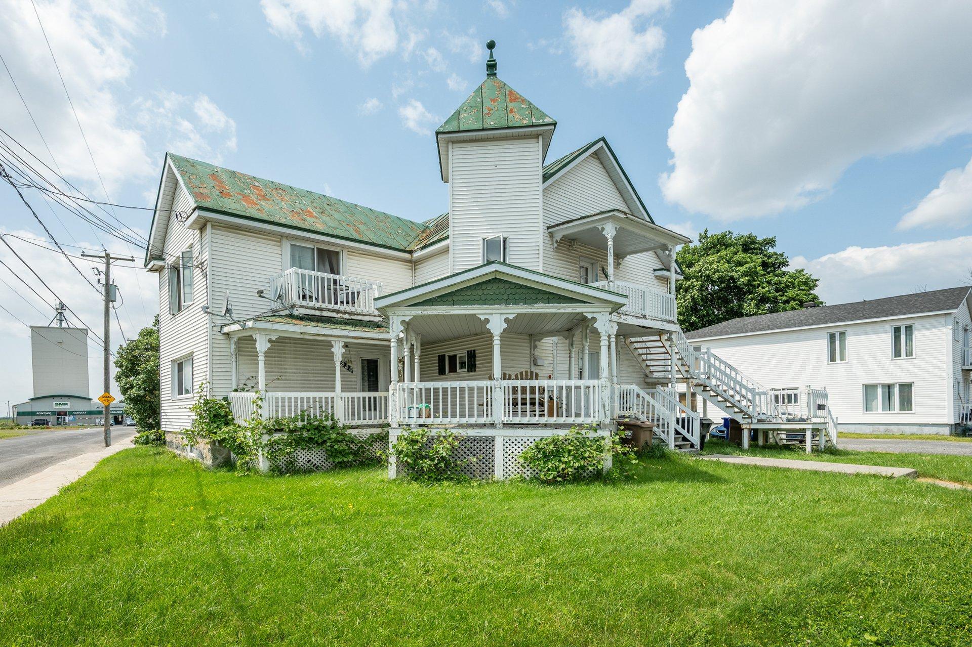 









838


Rue St-Charles

,
Marieville,







QC
J3M1N9

