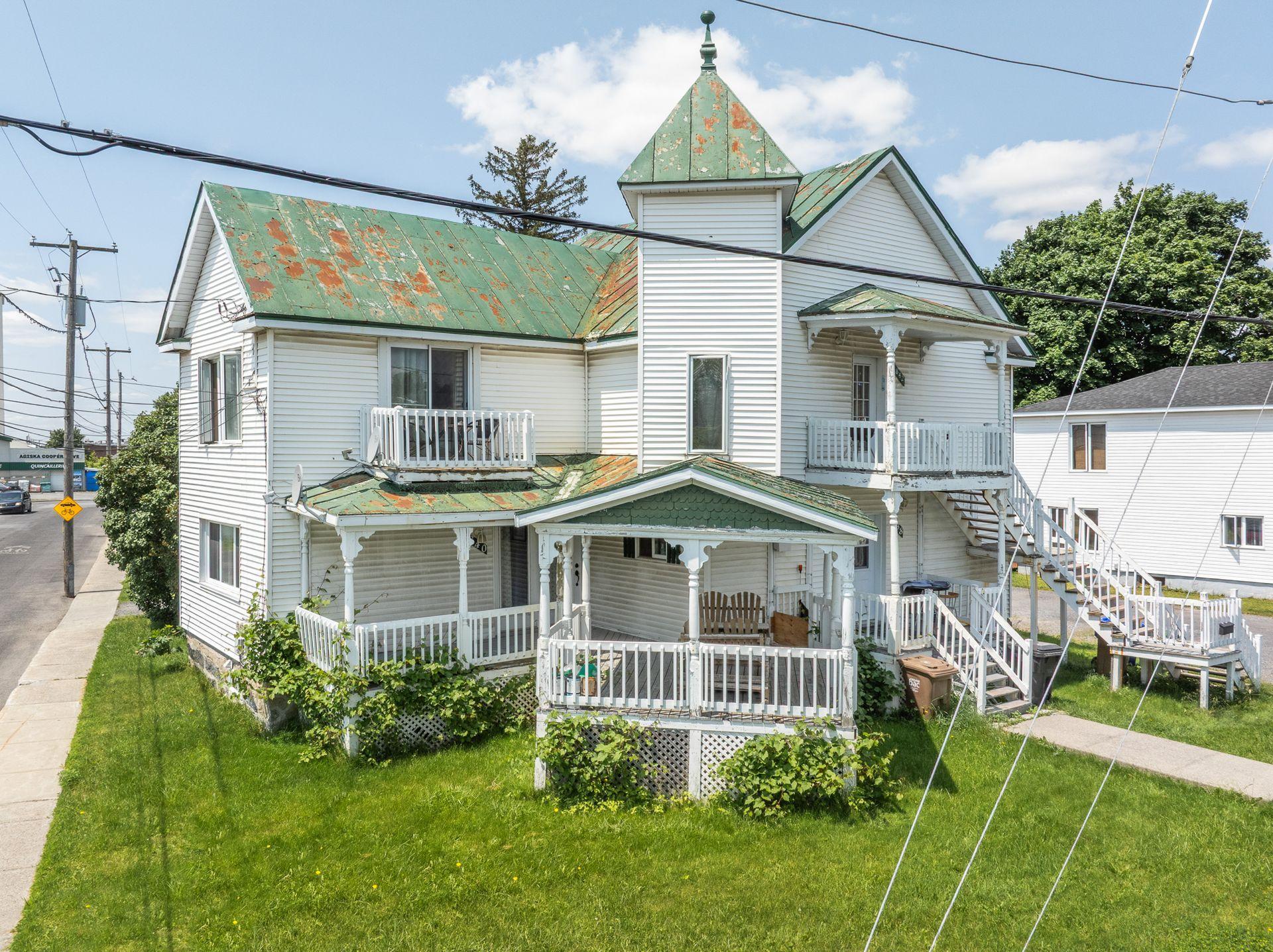 









838


Rue St-Charles

,
Marieville,







QC
J3M1N9

