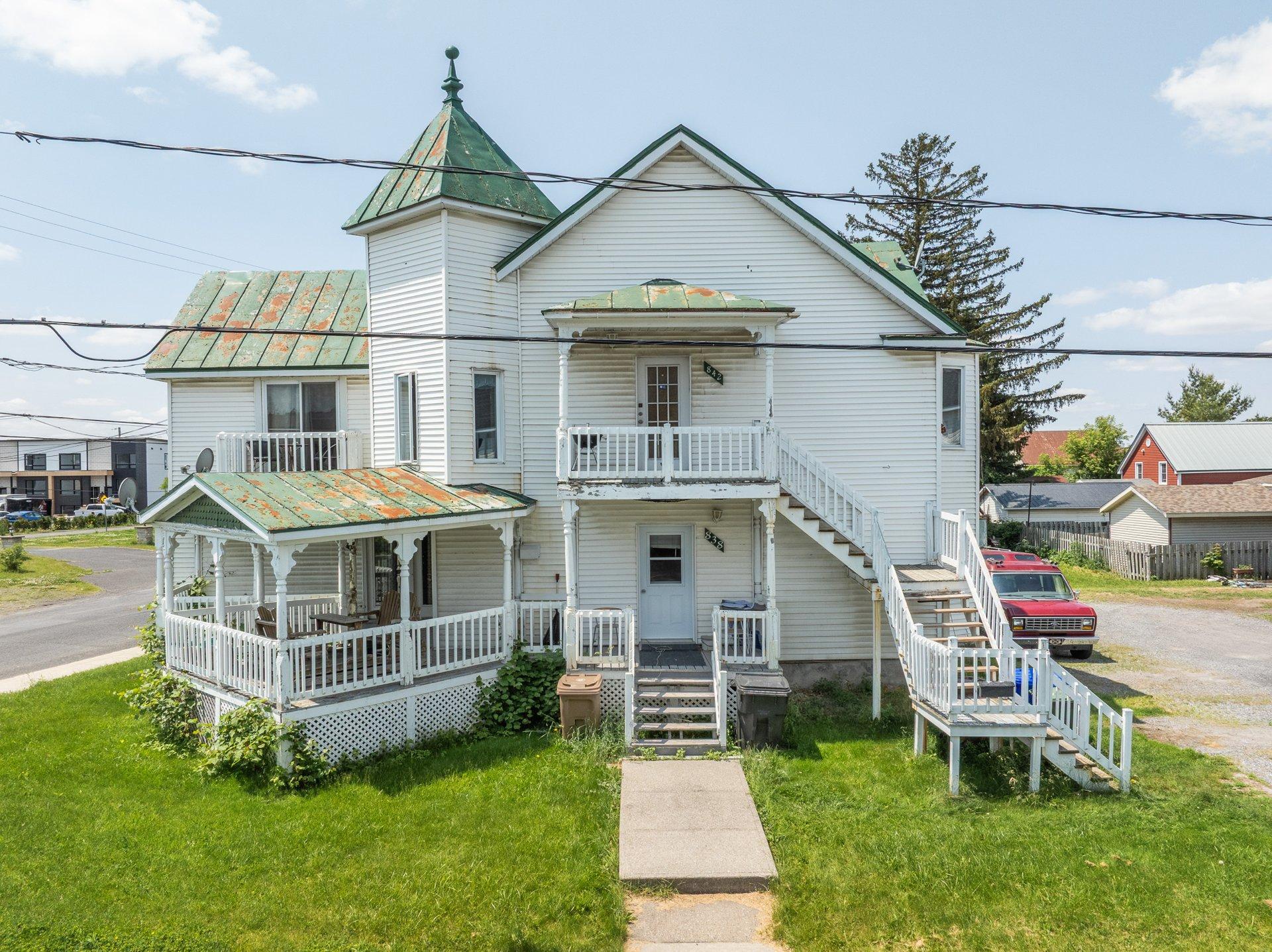 









838


Rue St-Charles

,
Marieville,







QC
J3M1N9

