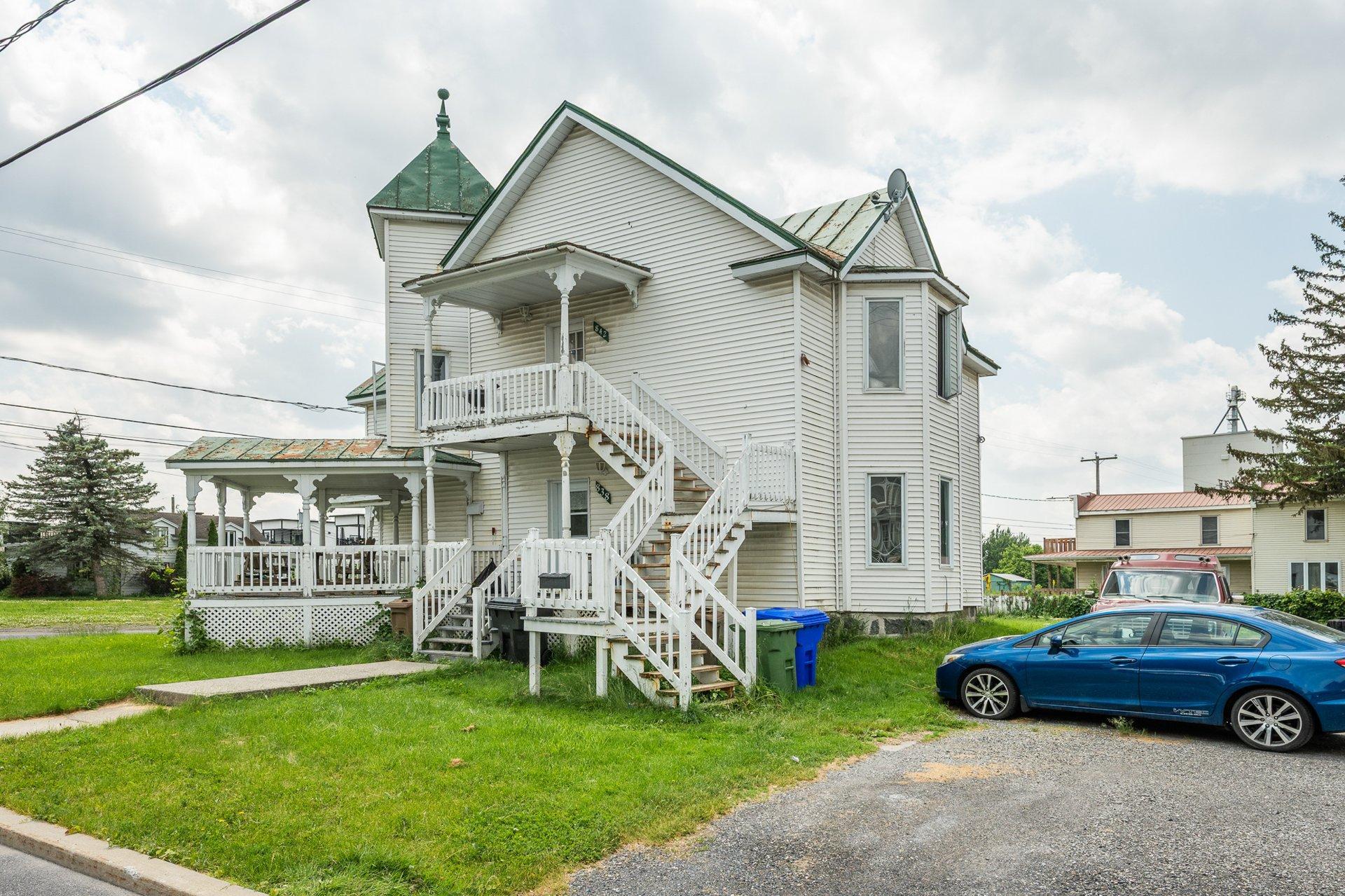 









838


Rue St-Charles

,
Marieville,







QC
J3M1N9

