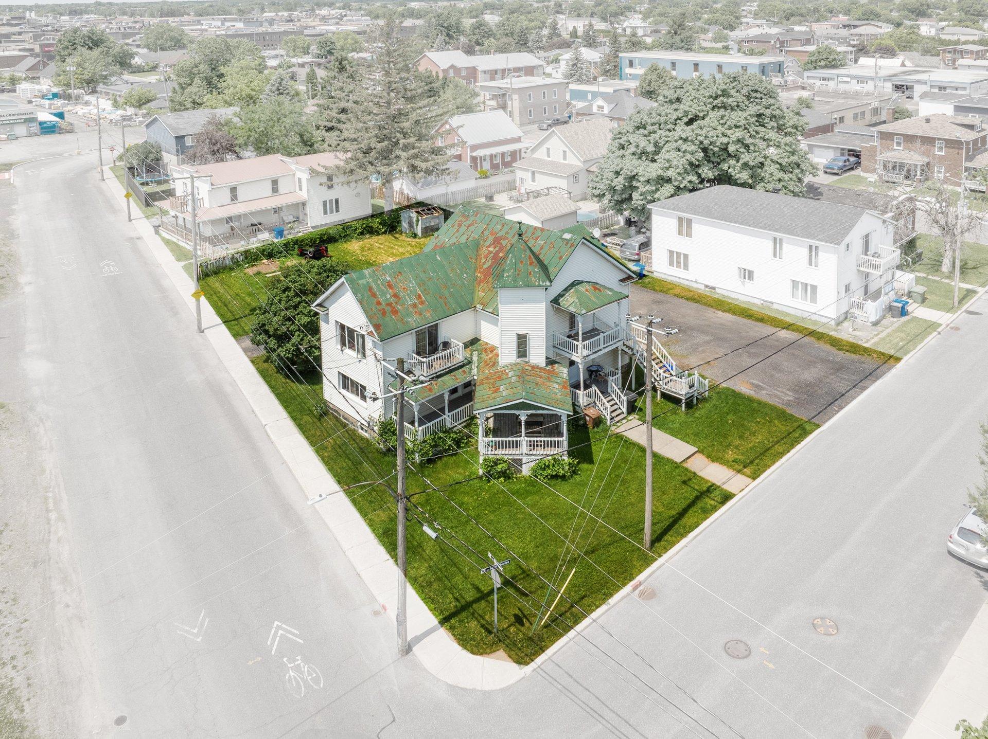 









838


Rue St-Charles

,
Marieville,







QC
J3M1N9

