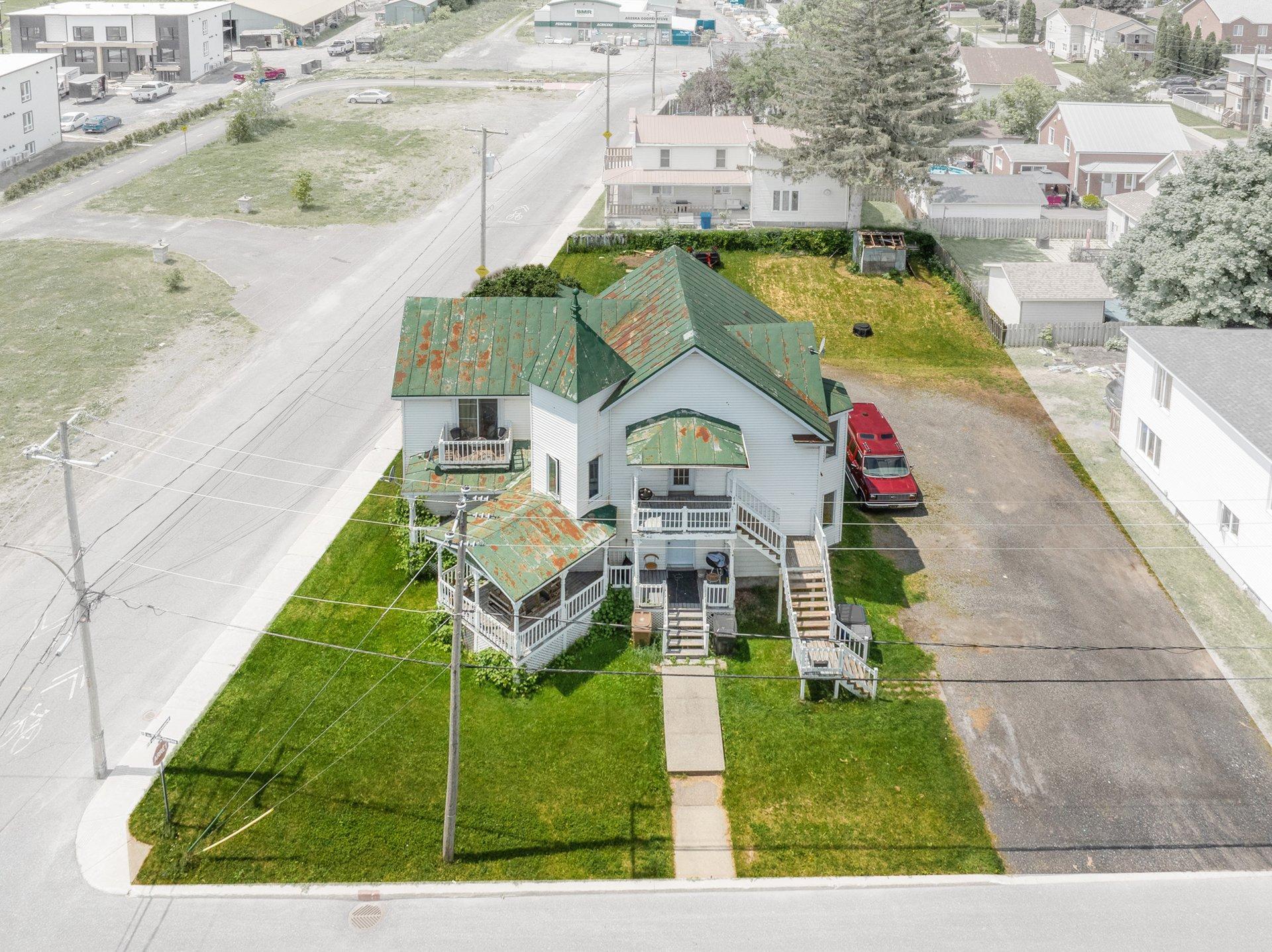 









838


Rue St-Charles

,
Marieville,







QC
J3M1N9


