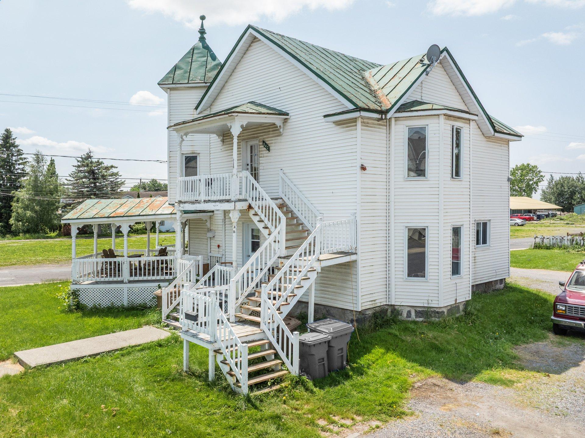 









838


Rue St-Charles

,
Marieville,







QC
J3M1N9


