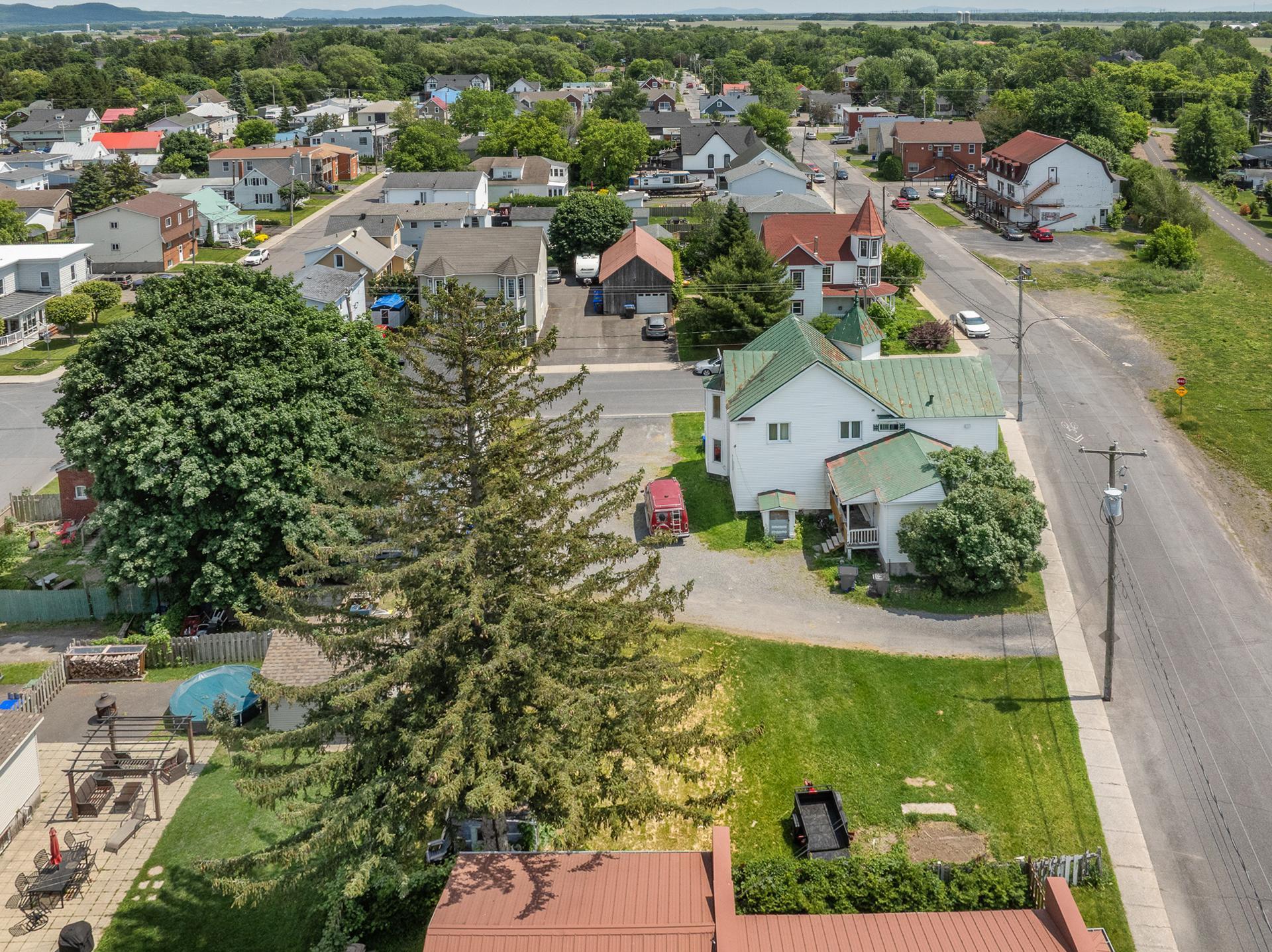 









838


Rue St-Charles

,
Marieville,







QC
J3M1N9

