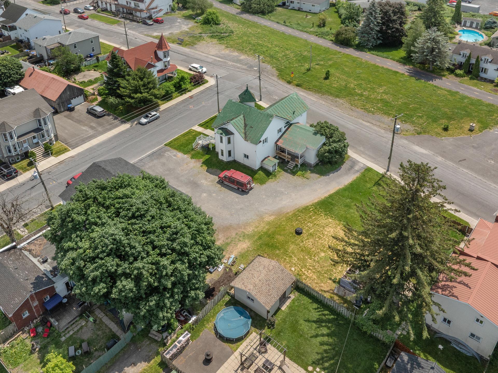 









838


Rue St-Charles

,
Marieville,







QC
J3M1N9


