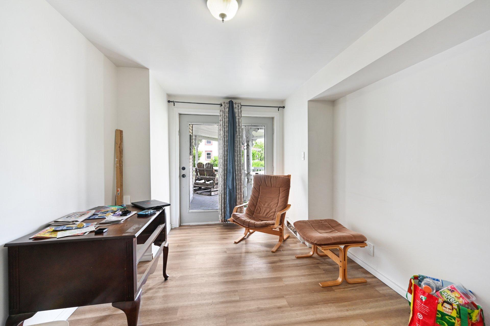









838


Rue St-Charles

,
Marieville,







QC
J3M1N9

