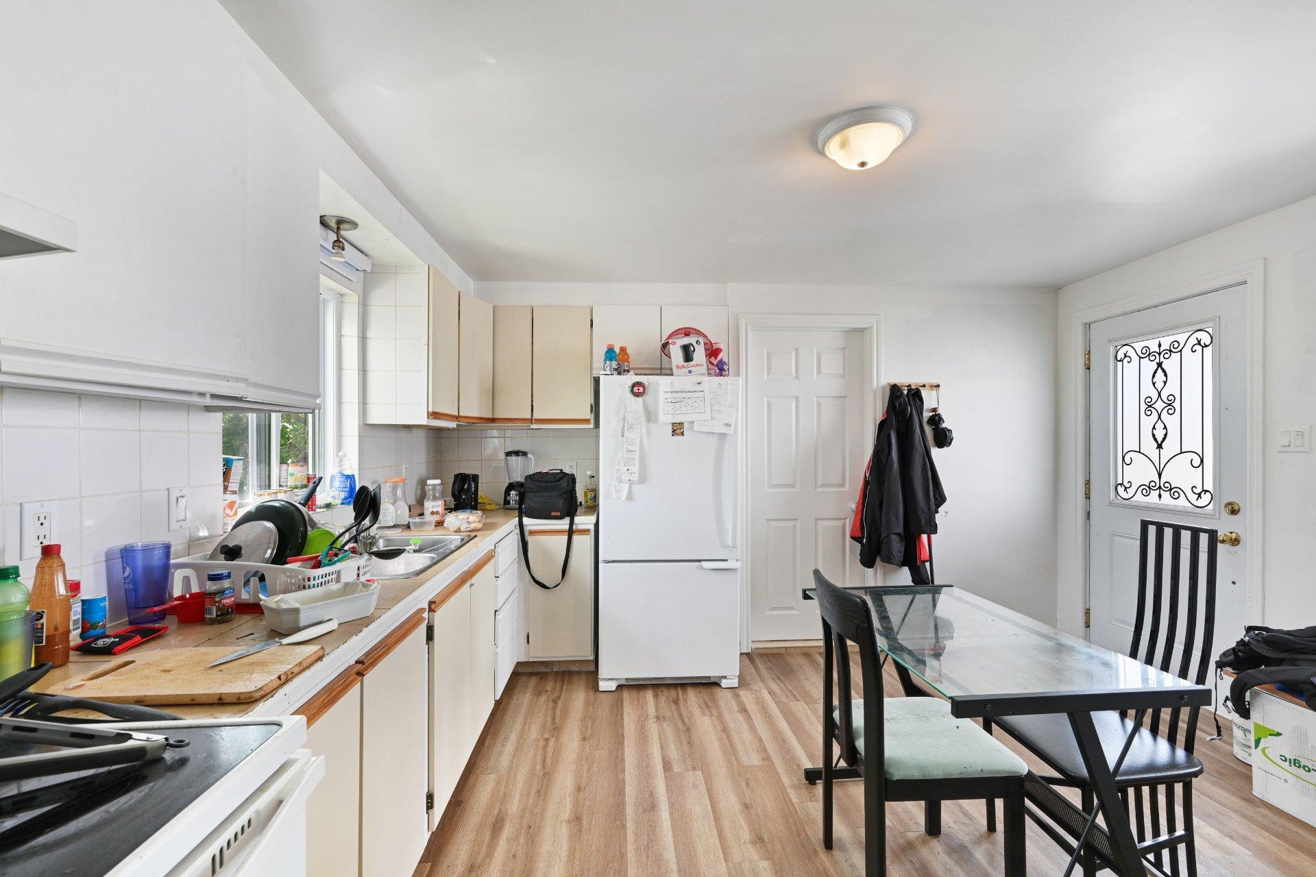 









838


Rue St-Charles

,
Marieville,







QC
J3M1N9

