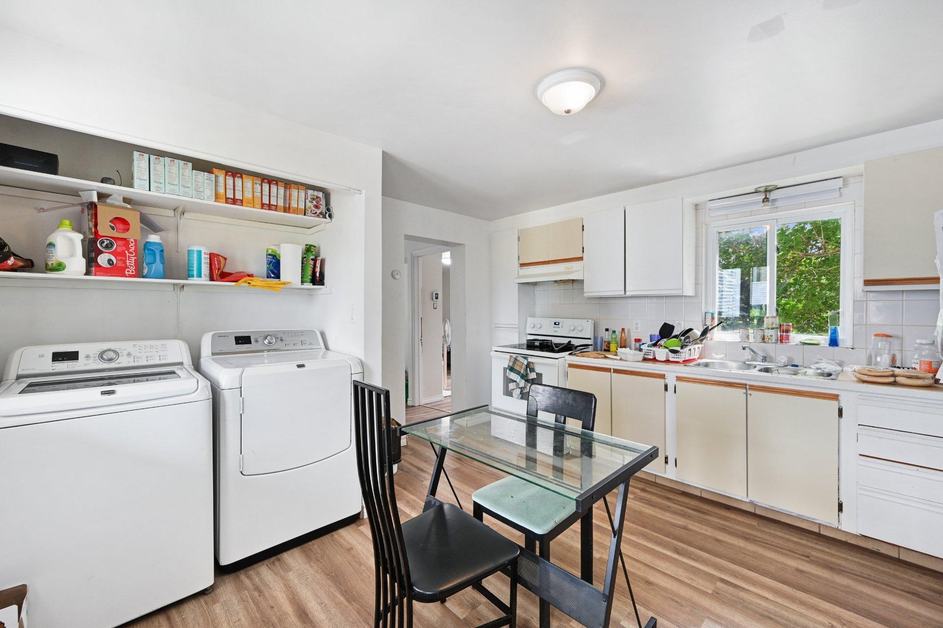 









838


Rue St-Charles

,
Marieville,







QC
J3M1N9

